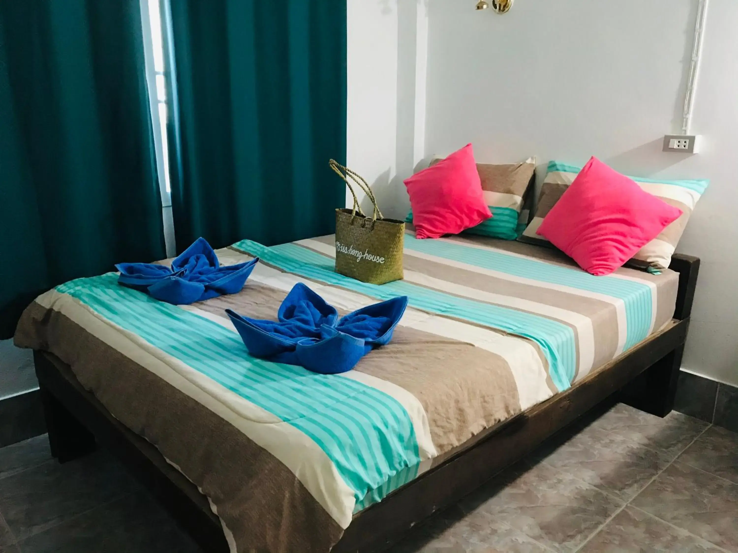 Bed in Miss Hong House Bed in Miss Hong House