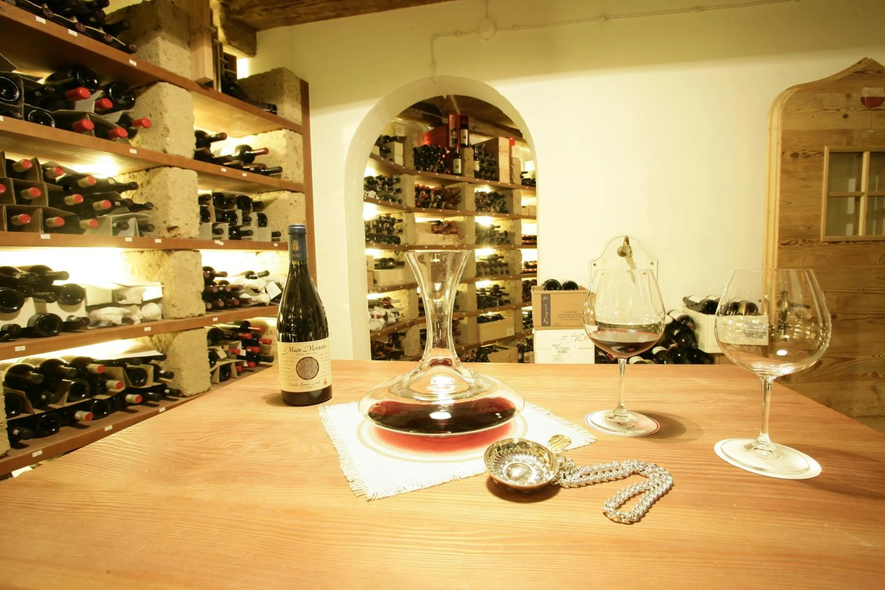 Restaurant/places to eat in Hotel Bertelli