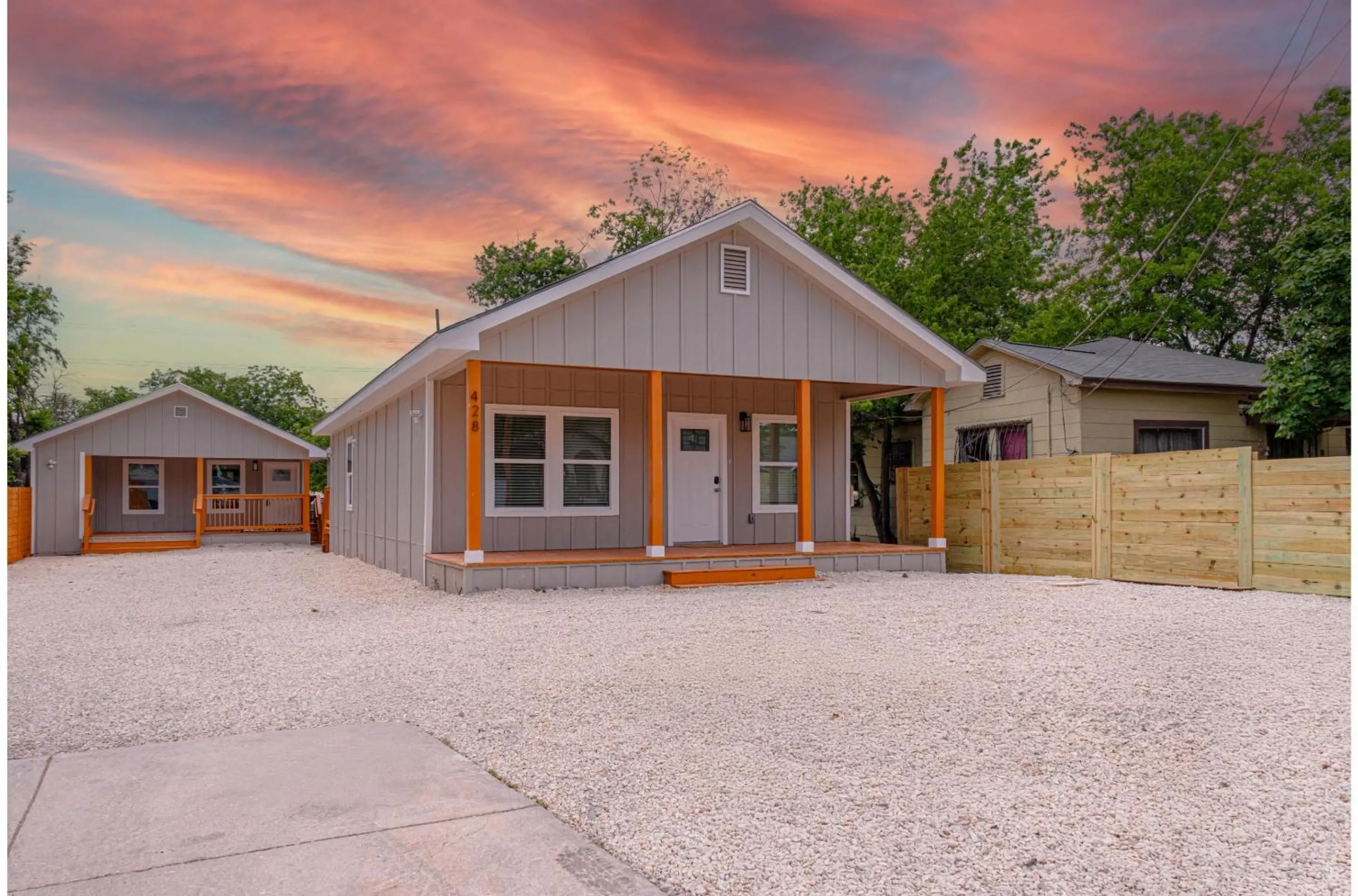 Vibrant 4BR3BA Oasis Near Happy Downtown