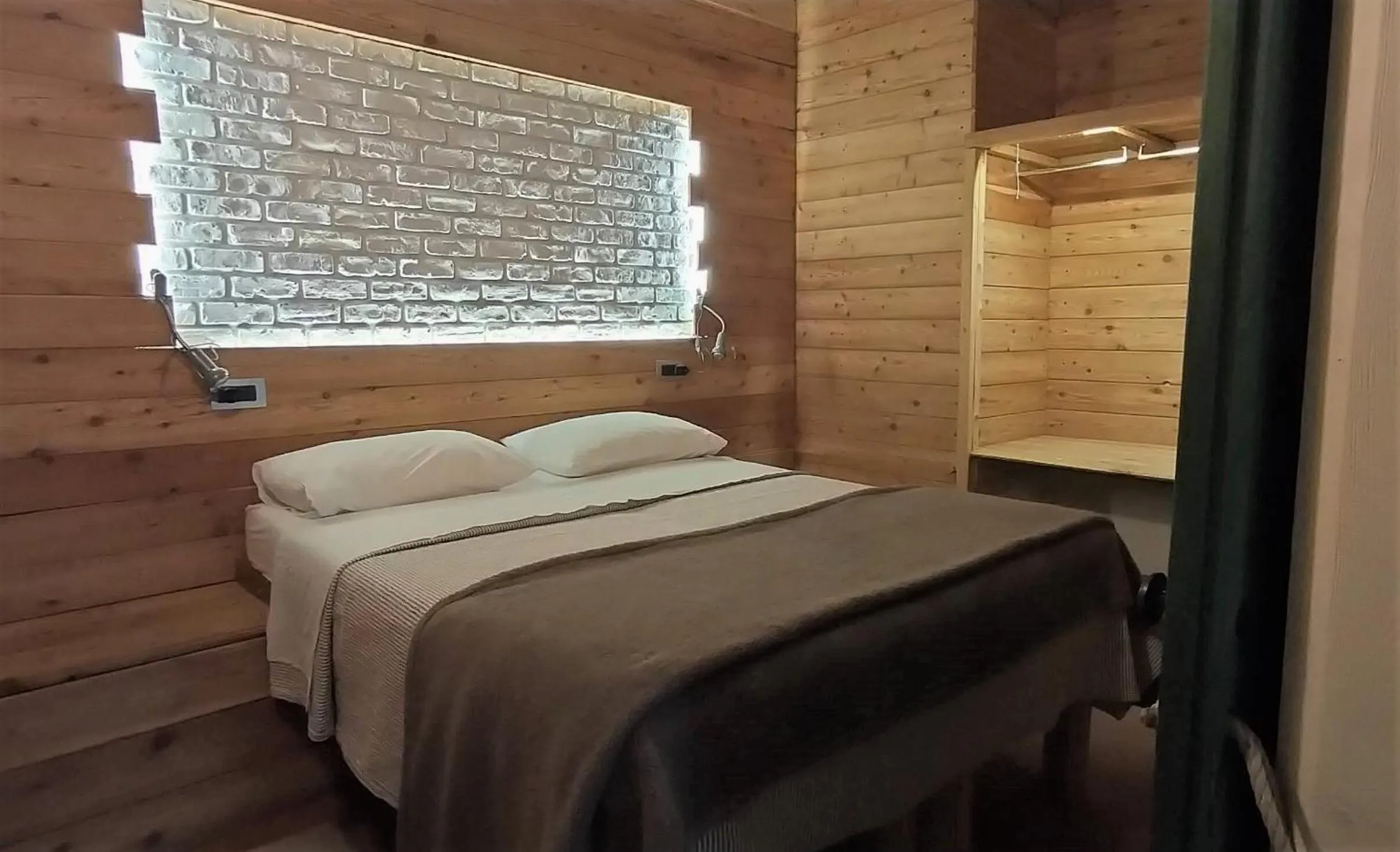 Bed in Ca'Luna Guest House