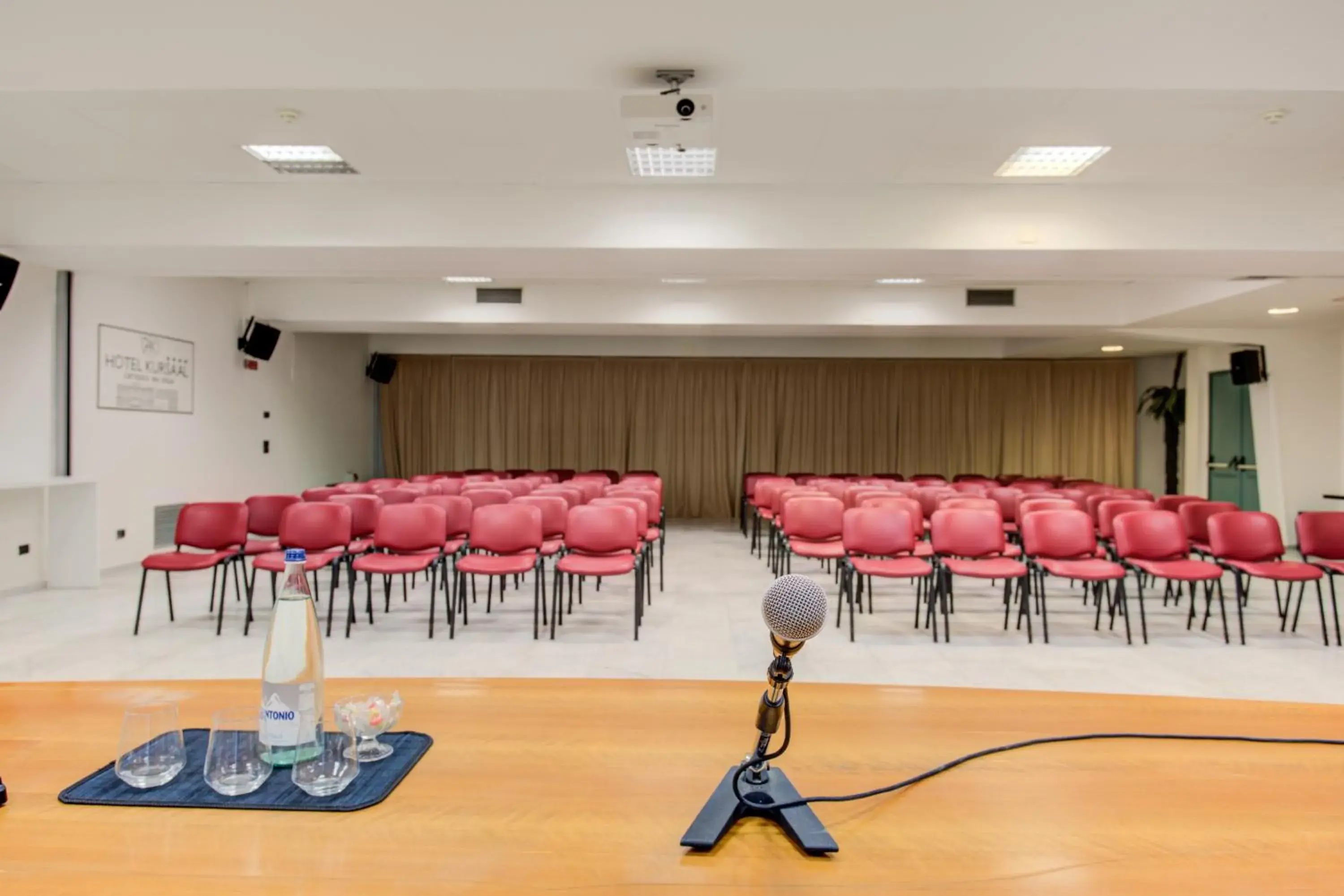 Seating area in Kursaal Hotel