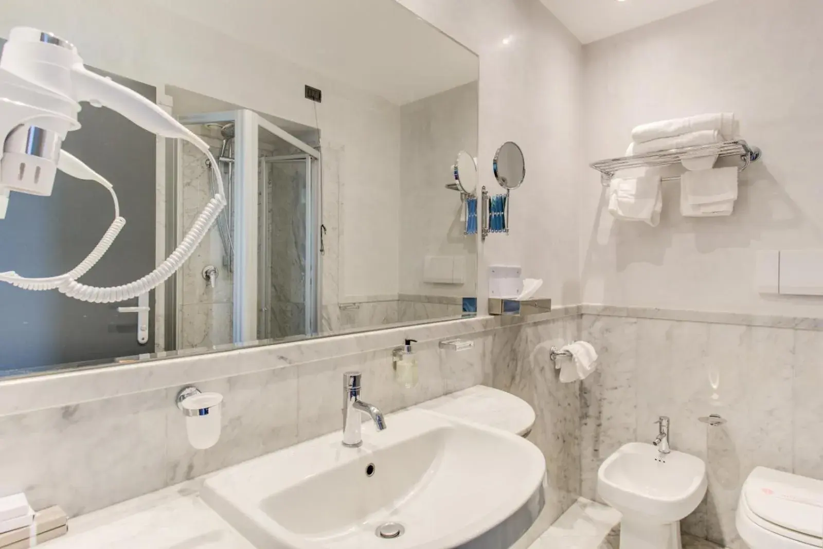 Shower, Bathroom in Kursaal Hotel