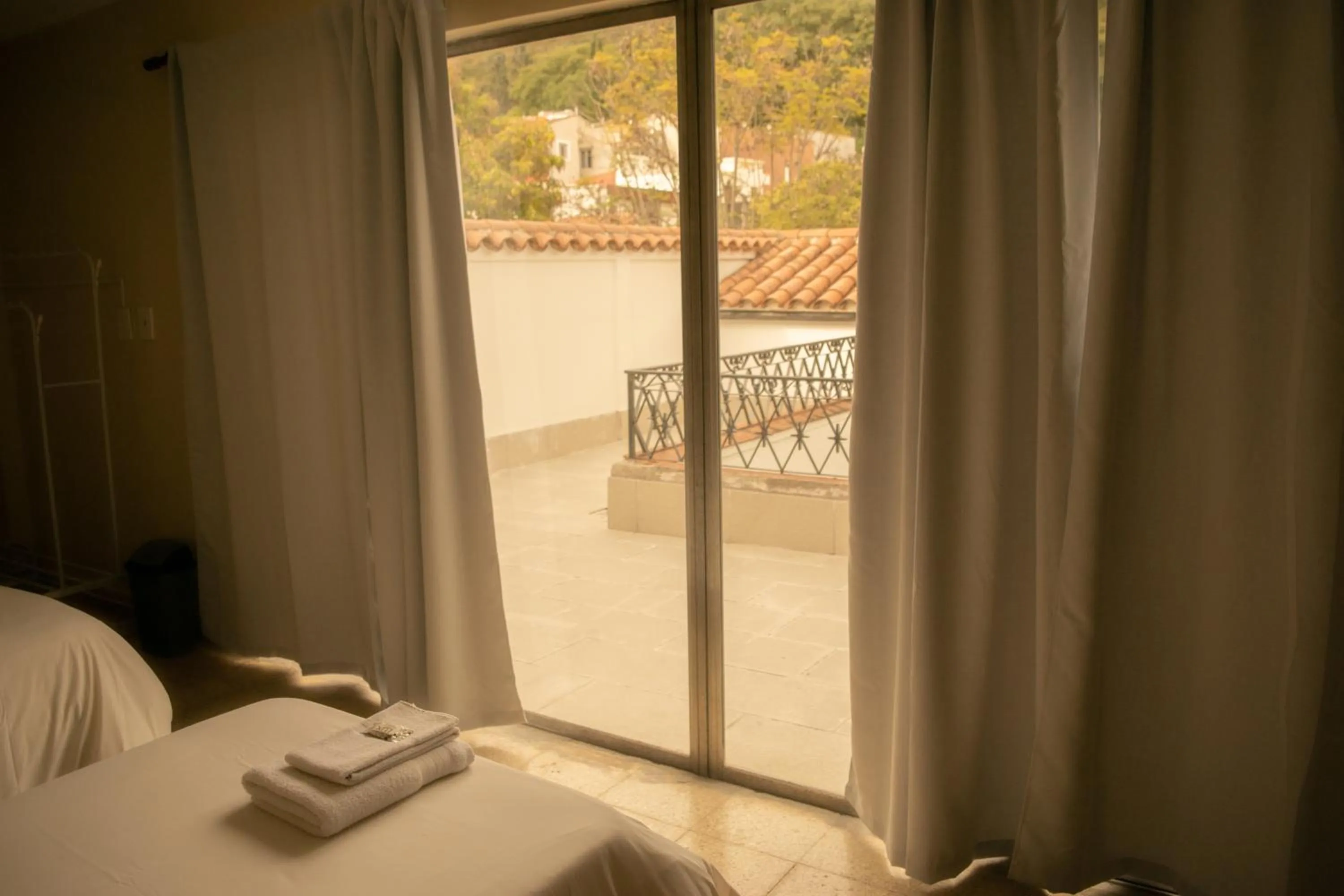Balcony/Terrace, Bed in La Casona del Monumento