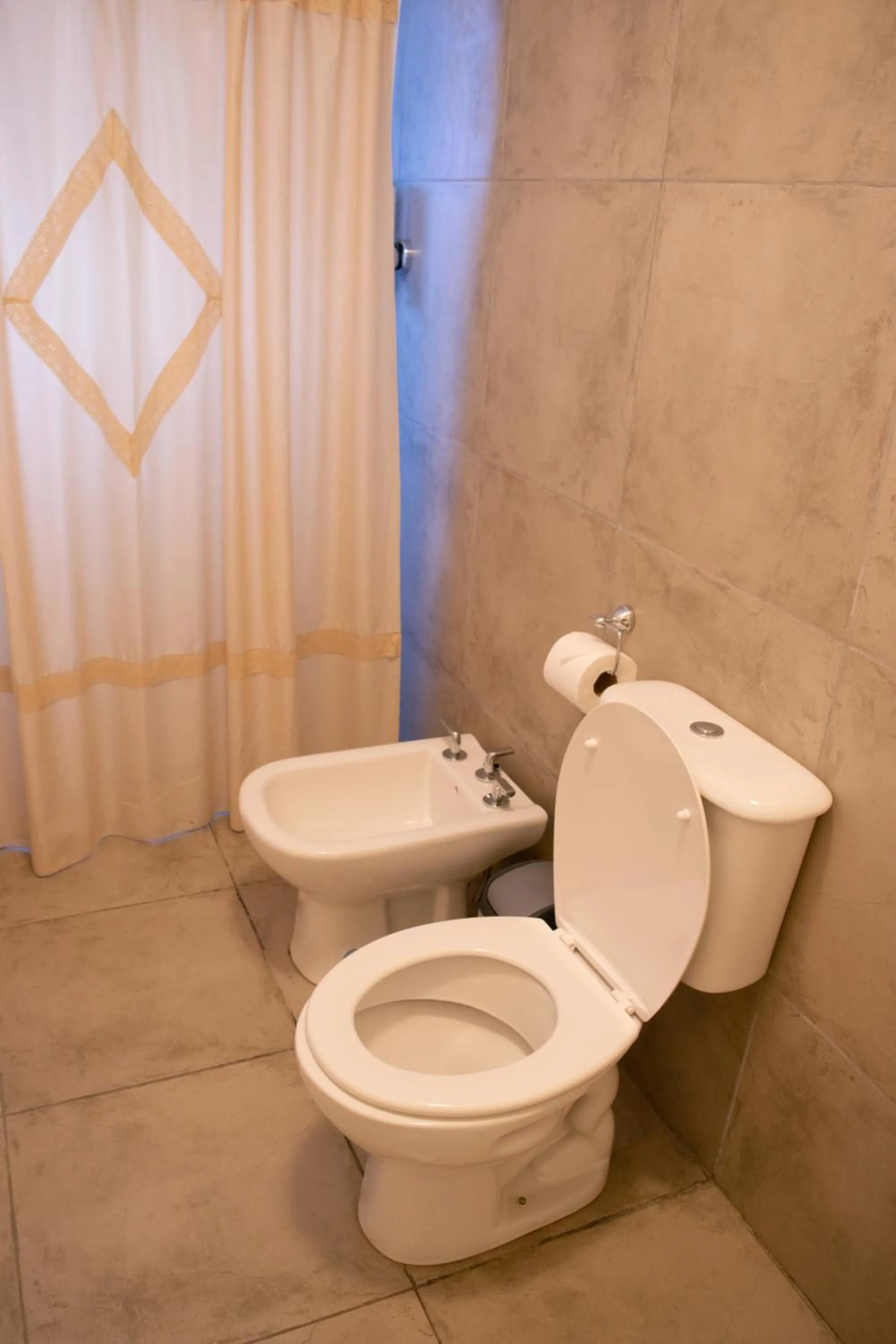 Toilet in La Casona del Monumento