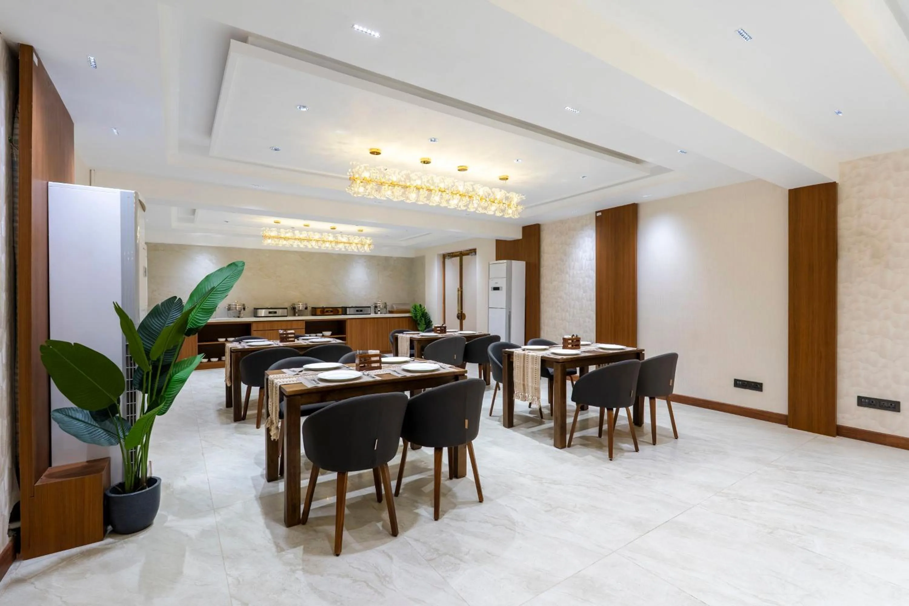 Dining area in Treebo Premium Taara