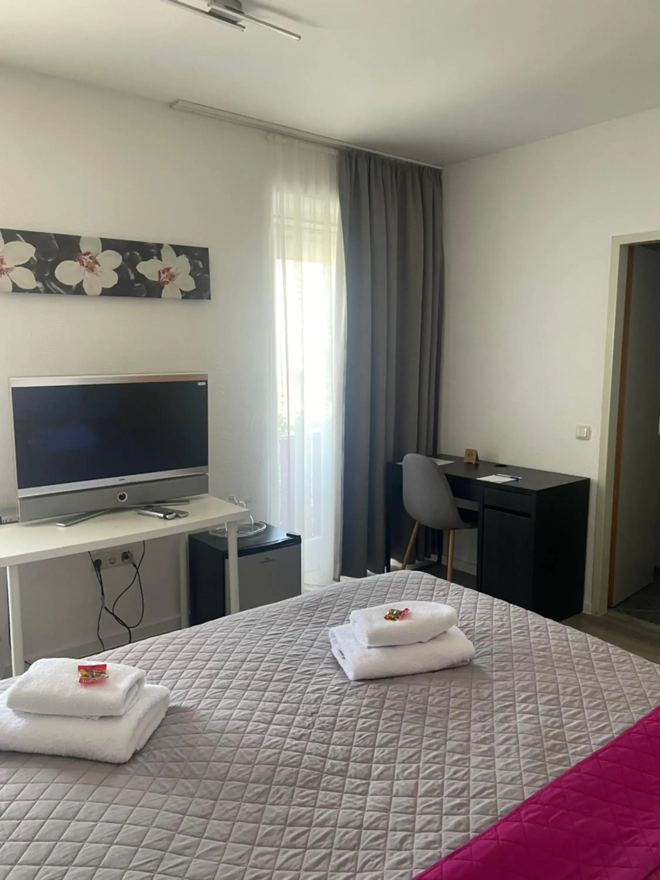 Photo of the whole room, Bed in Hotel Corsten Photo of the whole room, Bed in Hotel Corsten