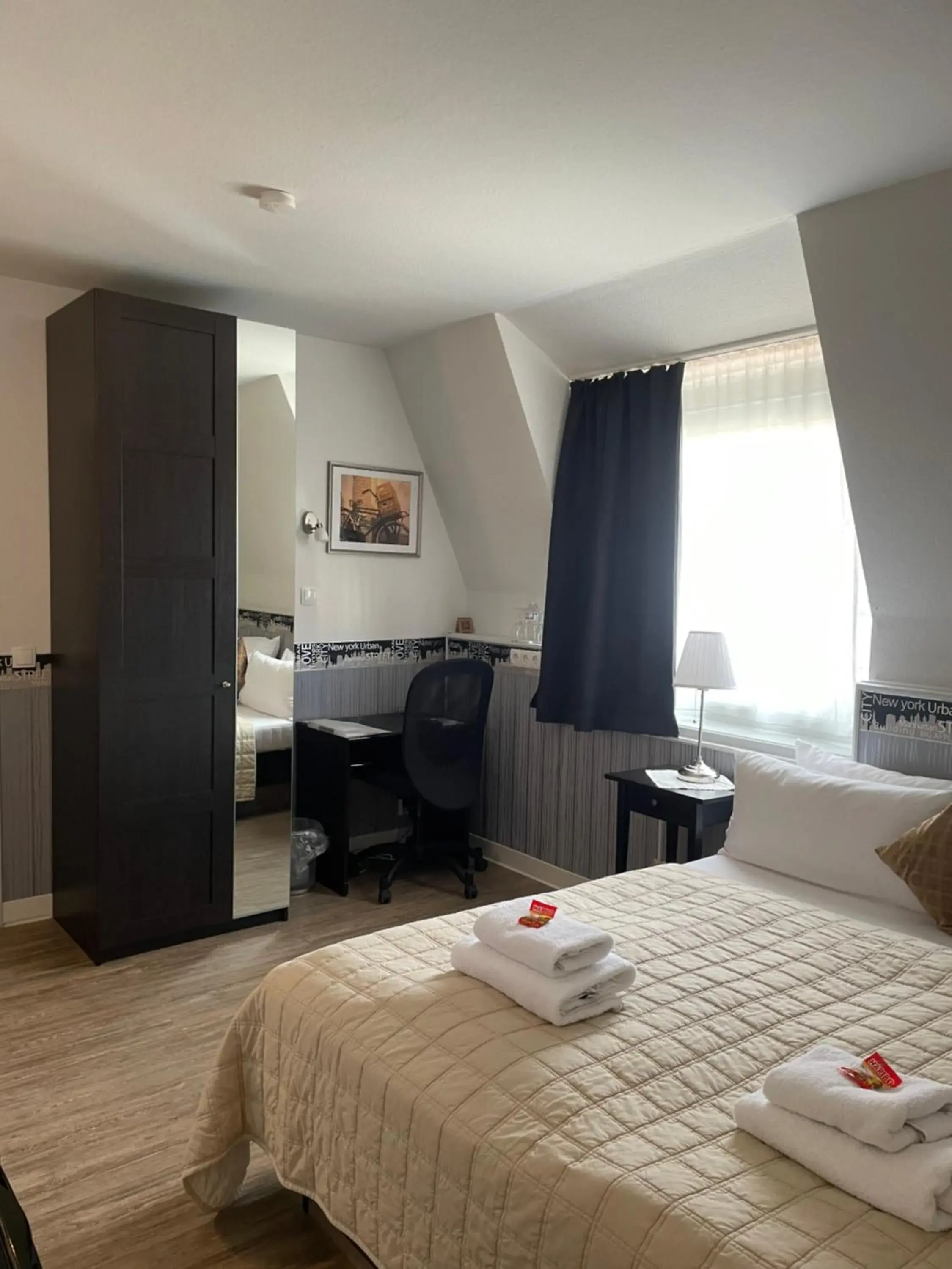 Photo of the whole room, Bed in Hotel Corsten Photo of the whole room, Bed in Hotel Corsten