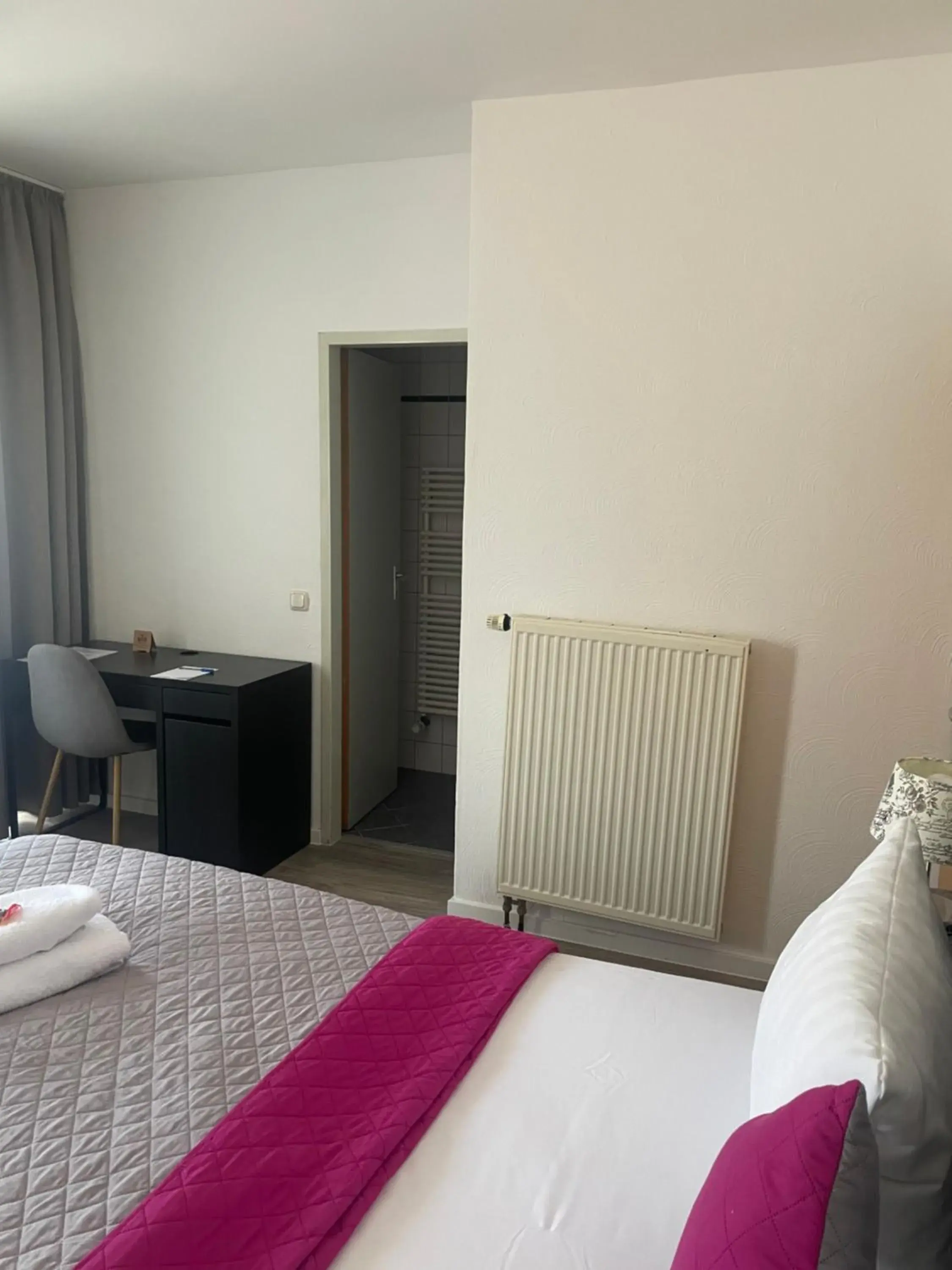 Seating area, Bed in Hotel Corsten Seating area, Bed in Hotel Corsten