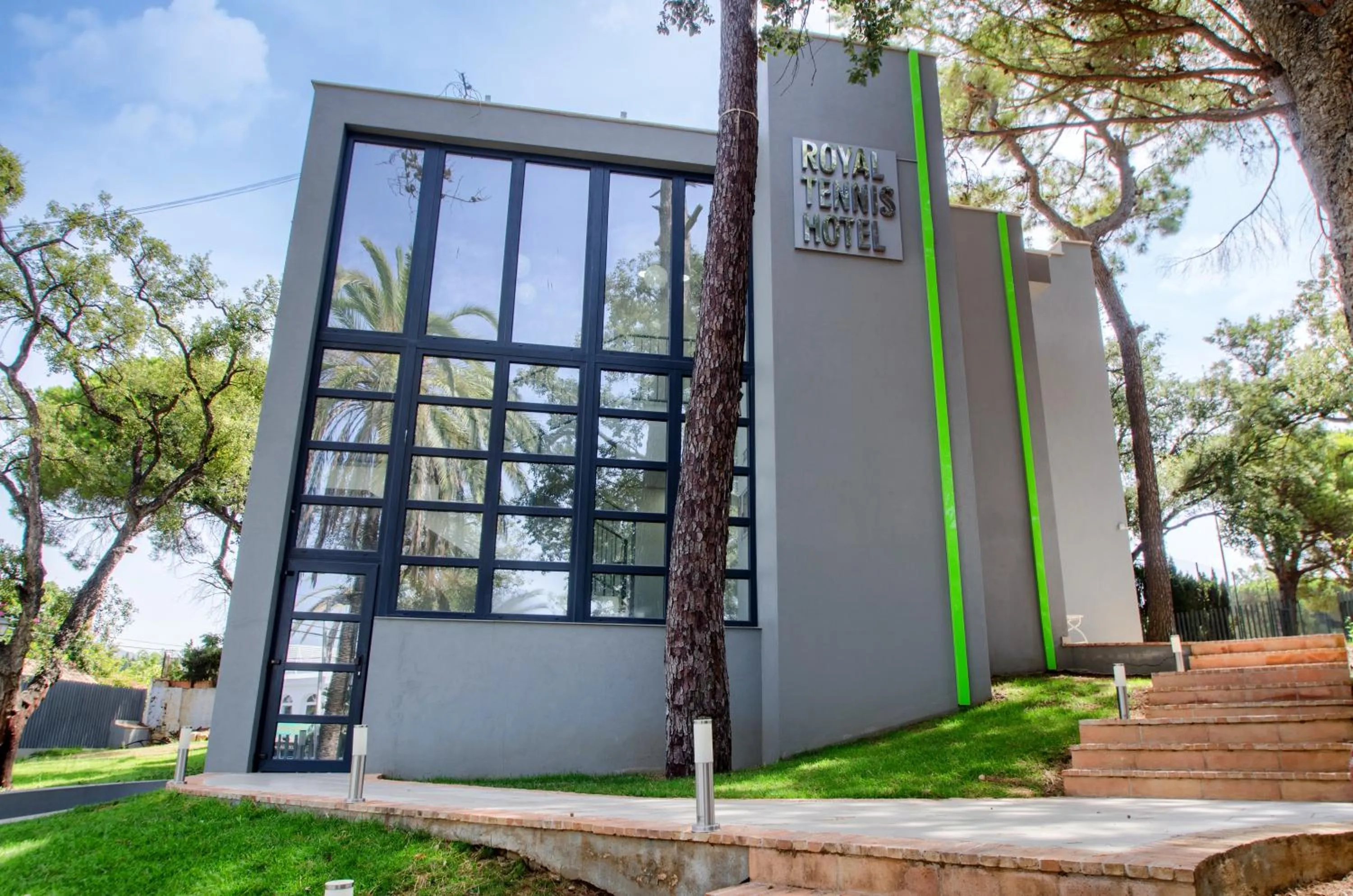 Facade/entrance in Royal Tennis Club