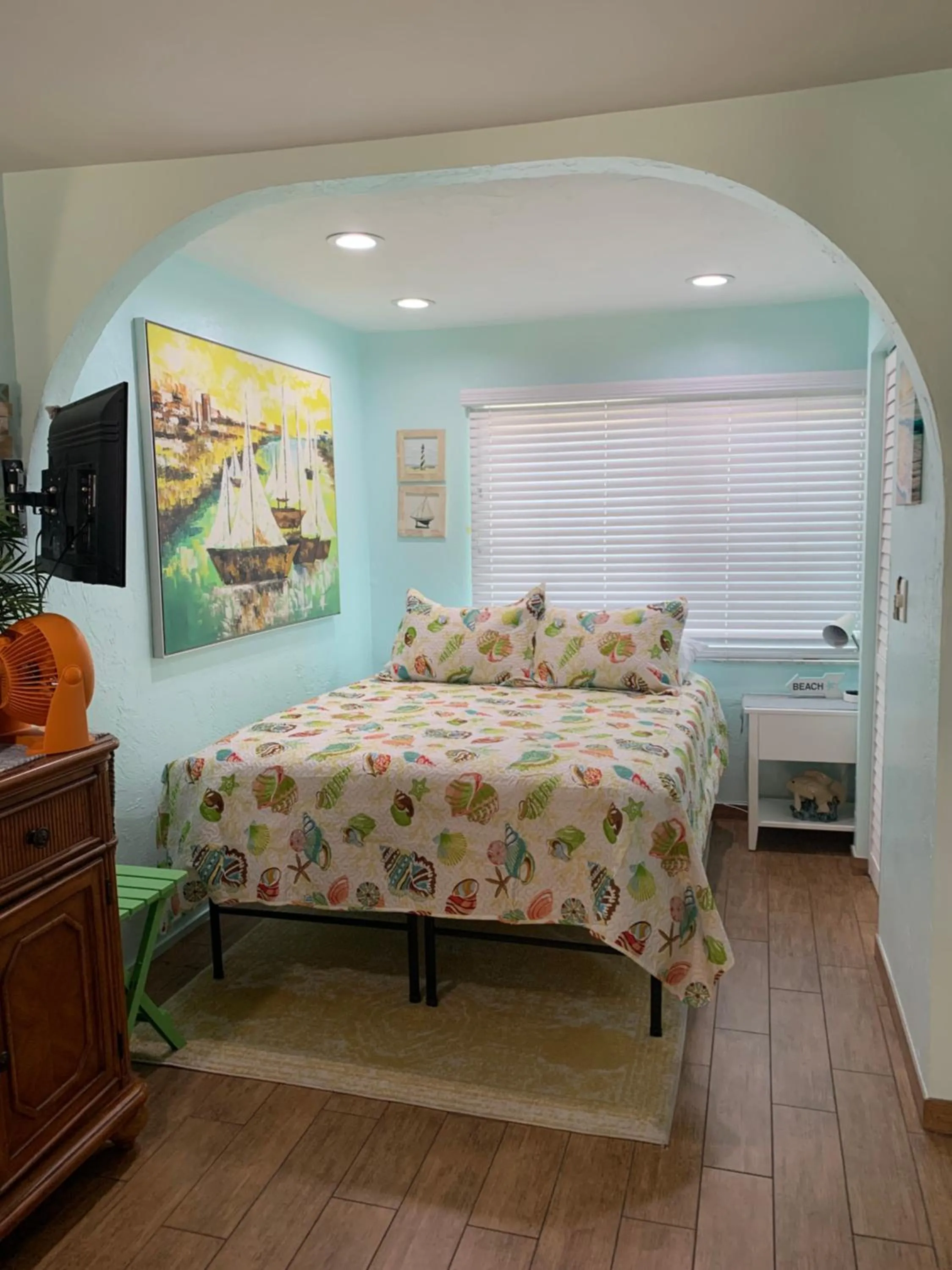 Bed in Coquina Beach Club 109