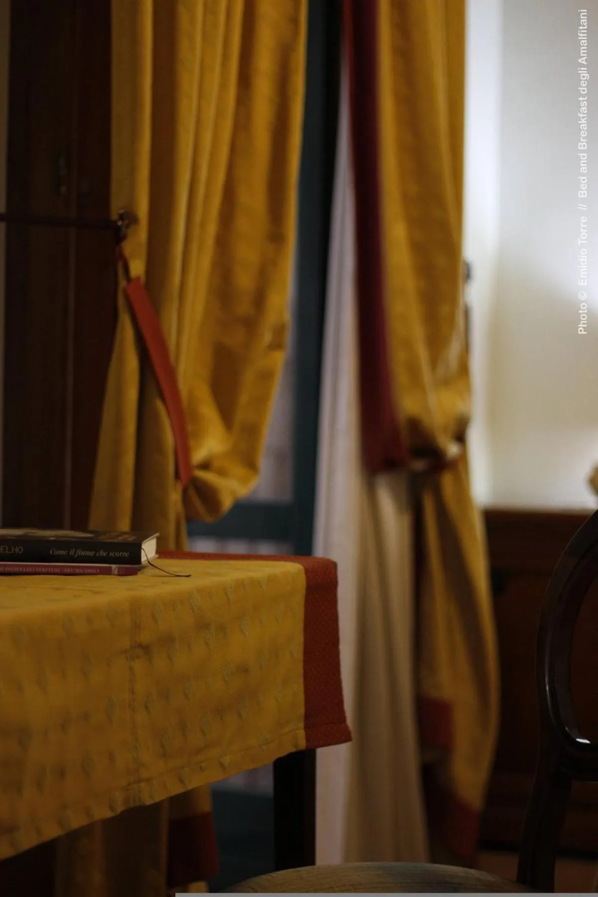 Decorative detail in B&B degli Amalfitani