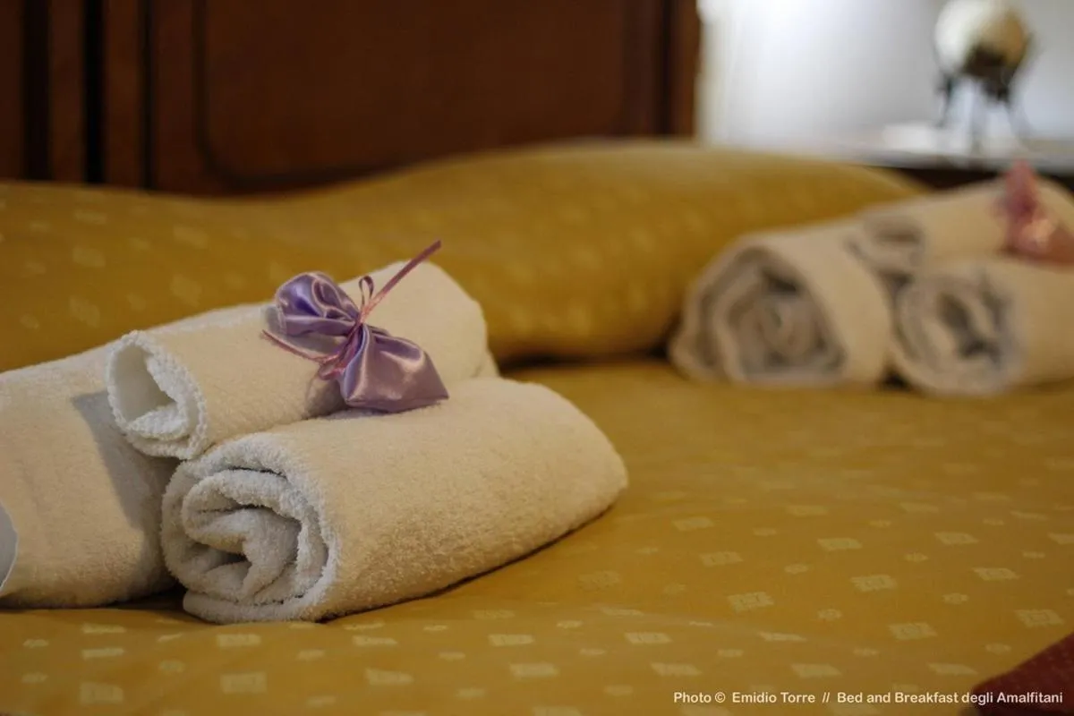 Decorative detail, Bed in B&B degli Amalfitani