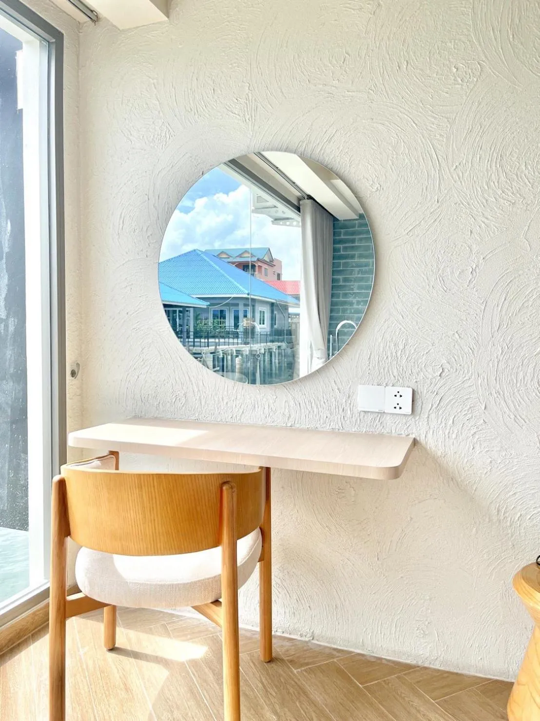 Area and facilities in Baan Tah On The Sea