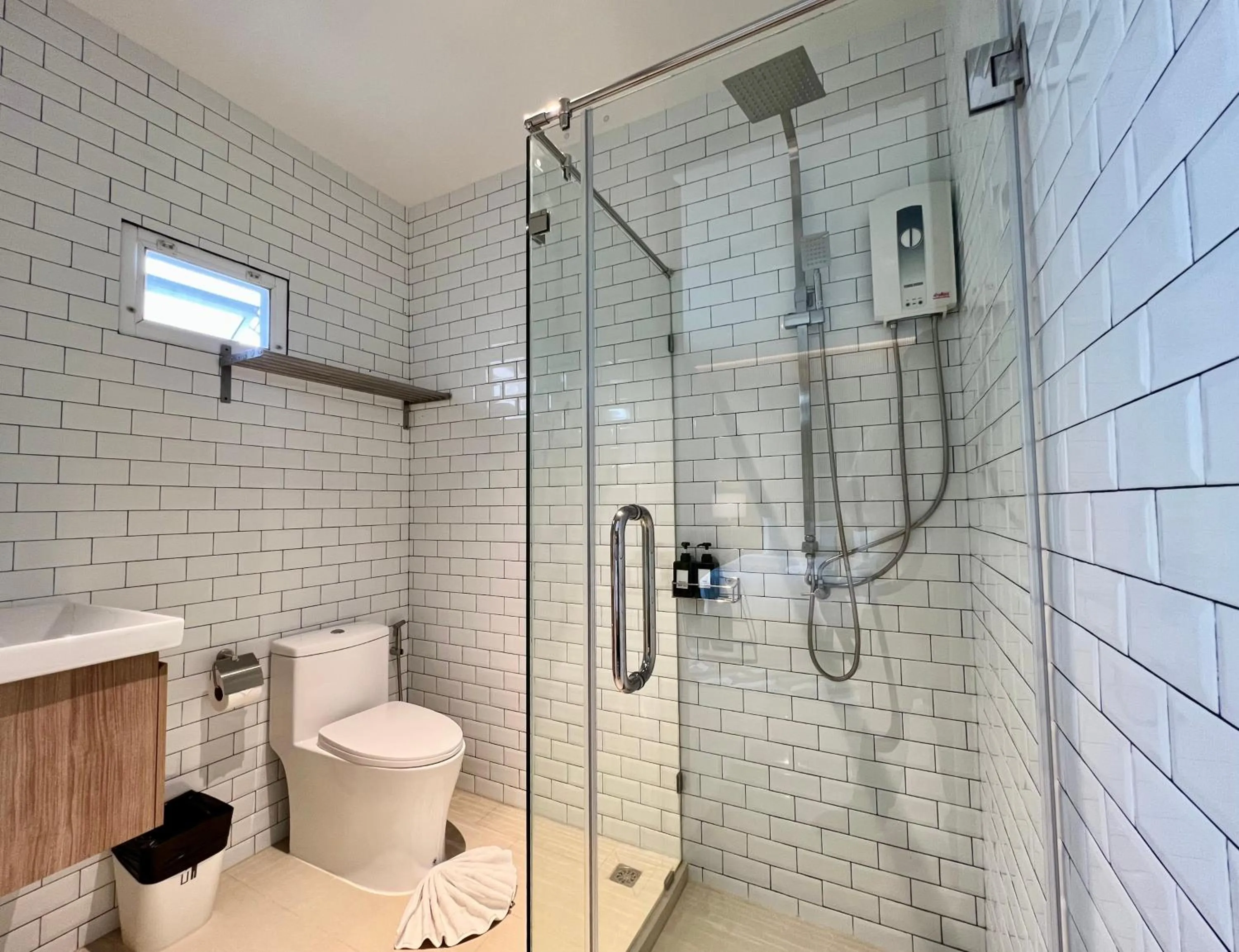 Shower in Baan Tah On The Sea