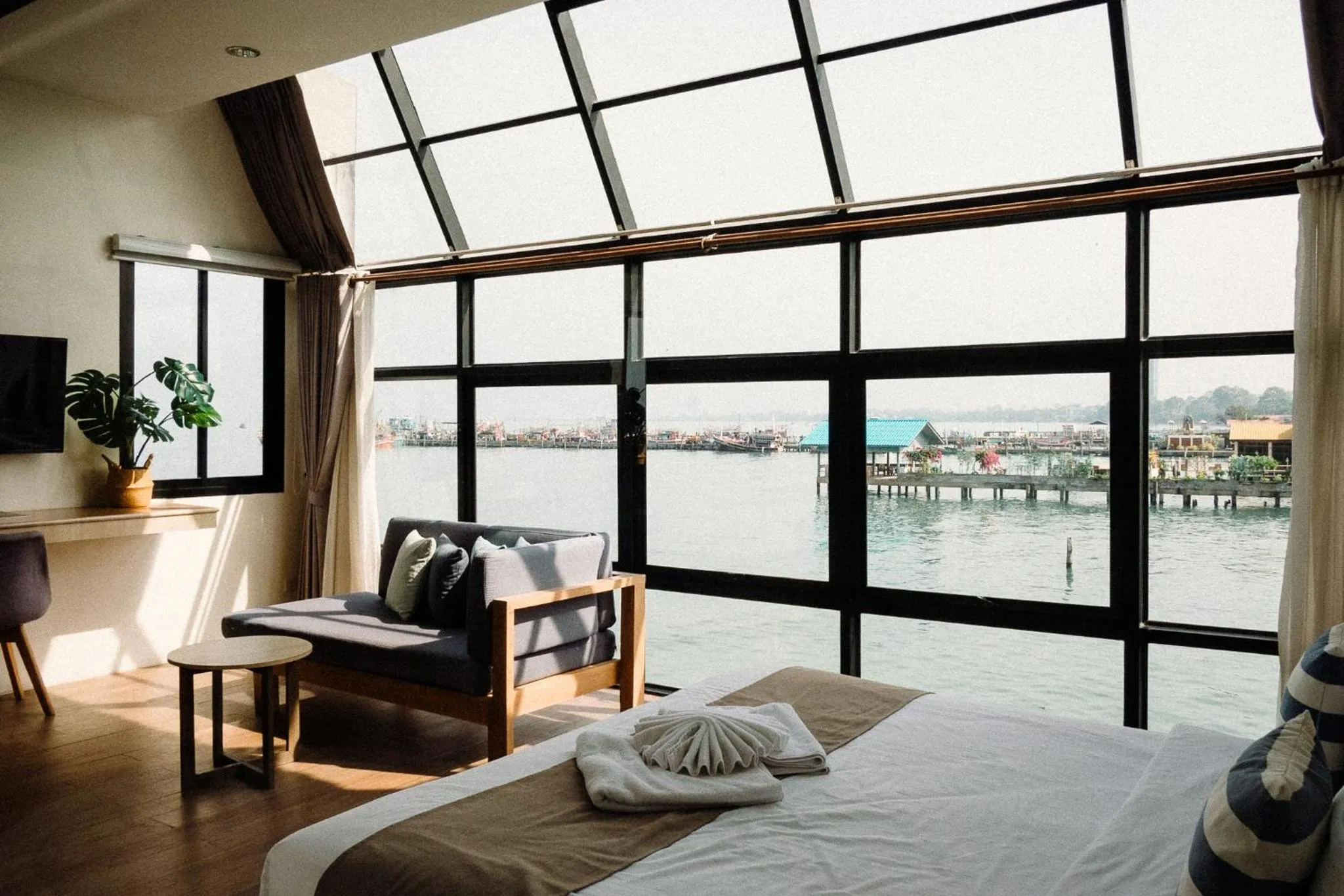 View (from property/room), Bed in Baan Tah On The Sea