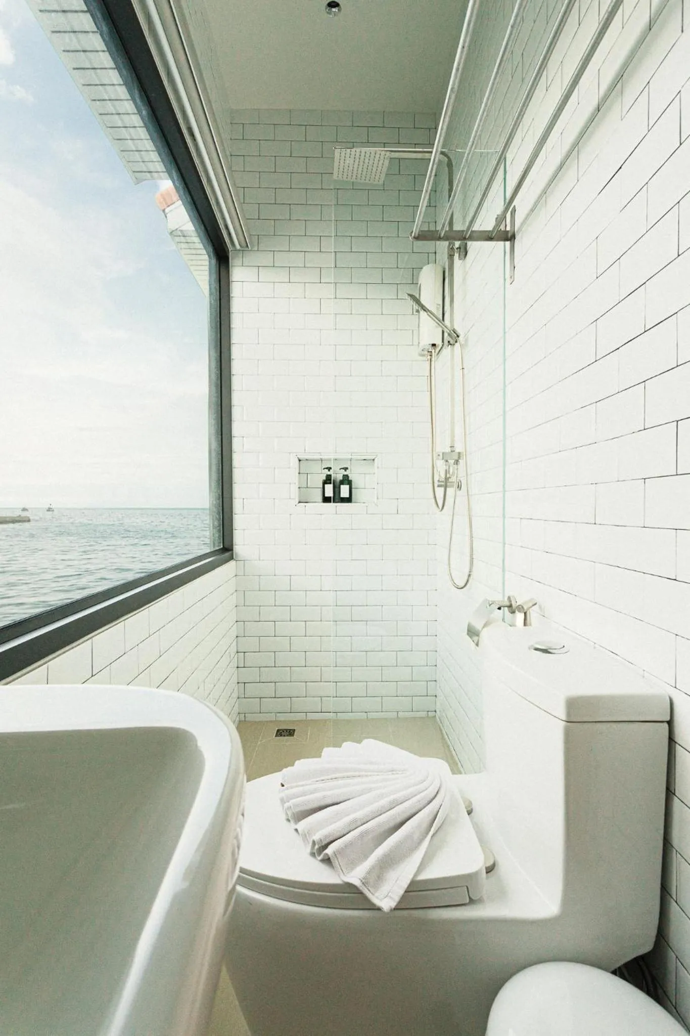 Shower in Baan Tah On The Sea