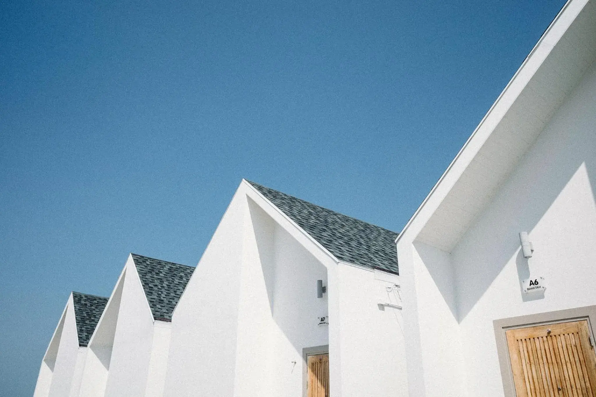 Property building in Baan Tah On The Sea Property building in Baan Tah On The Sea