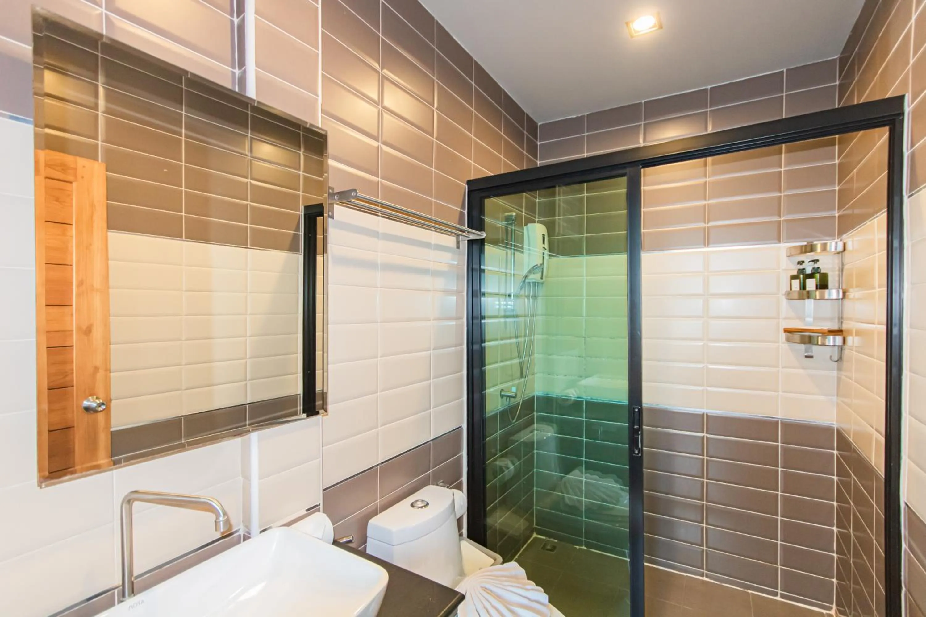 Shower in Baan Tah On The Sea