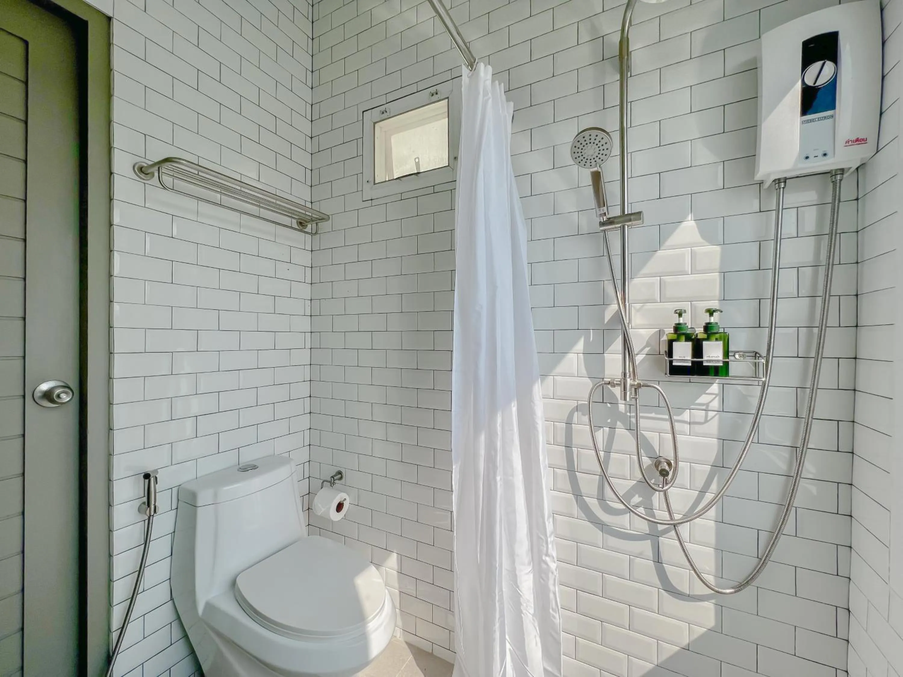 Shower in Baan Tah On The Sea