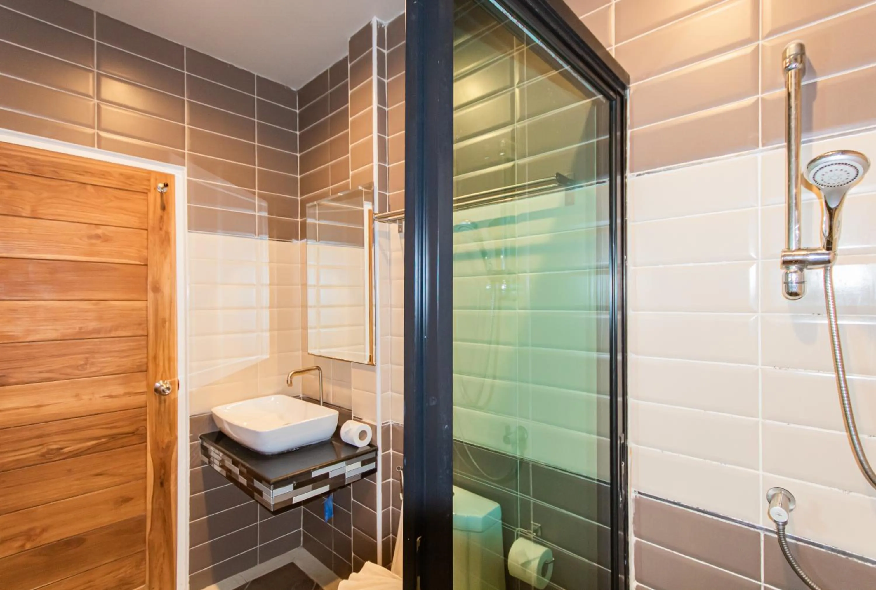 Shower in Baan Tah On The Sea