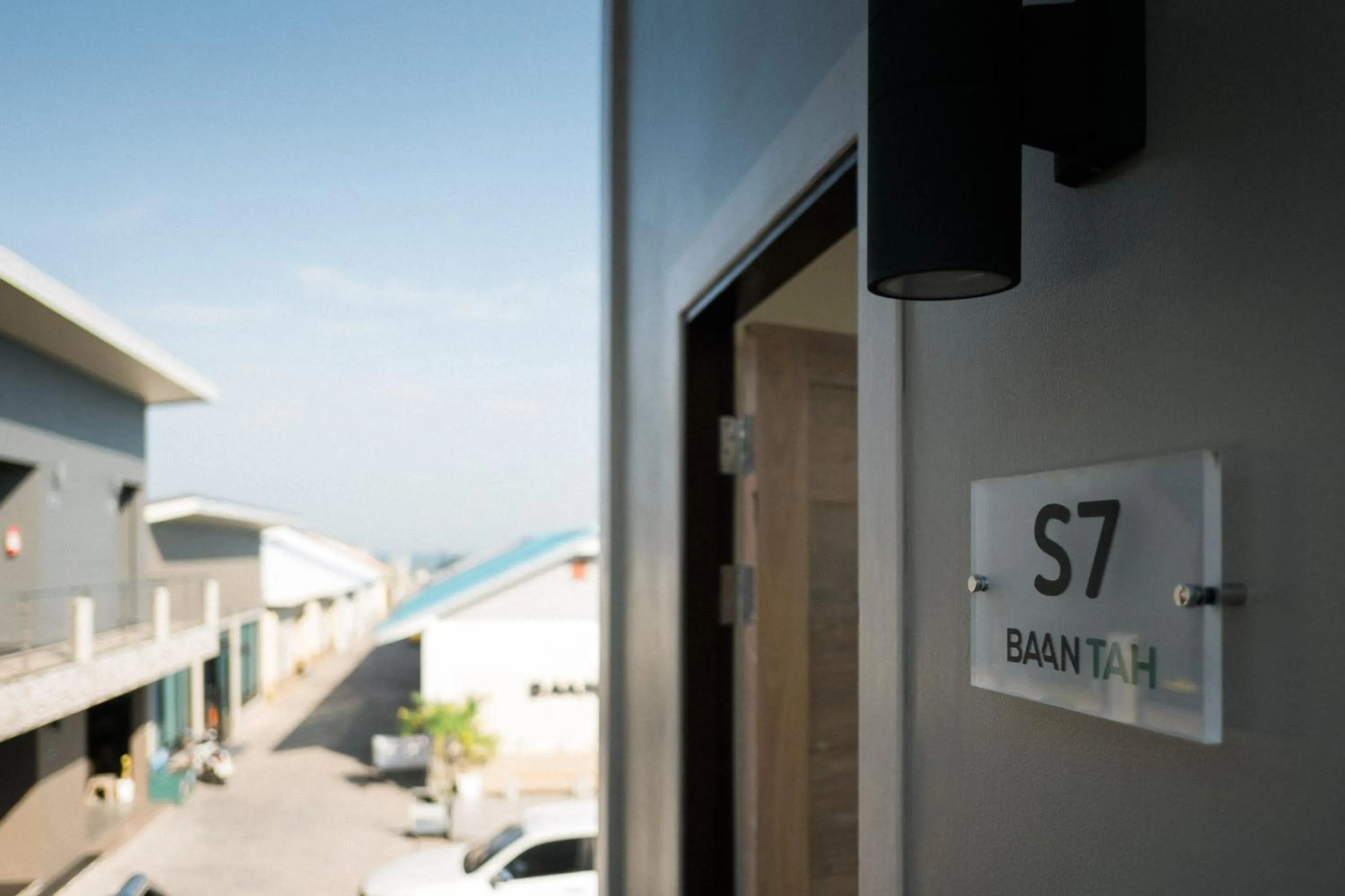 Facade/entrance in Baan Tah On The Sea