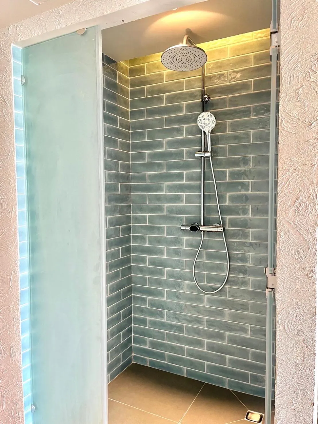 Shower in Baan Tah On The Sea