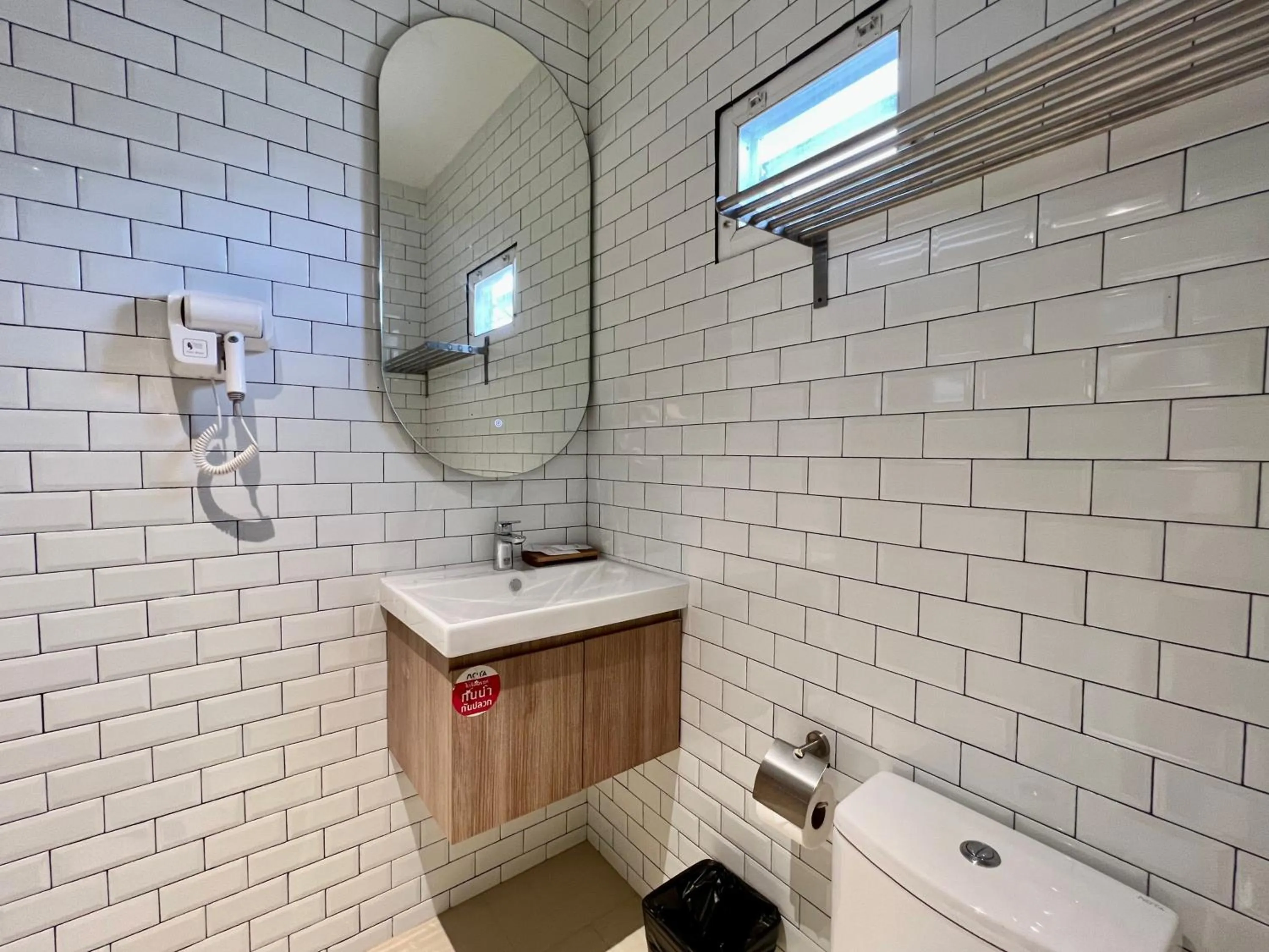 Toilet in Baan Tah On The Sea