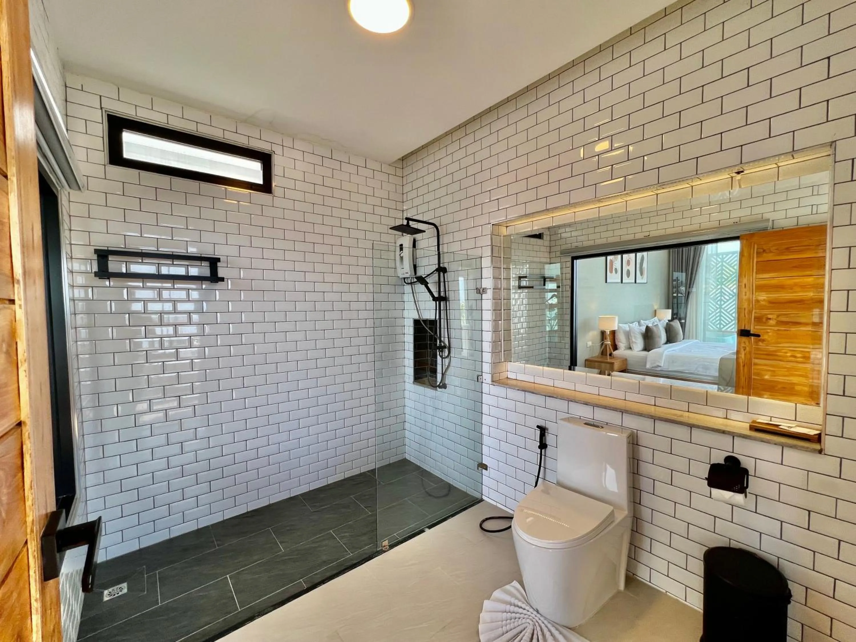 Shower in Baan Tah On The Sea