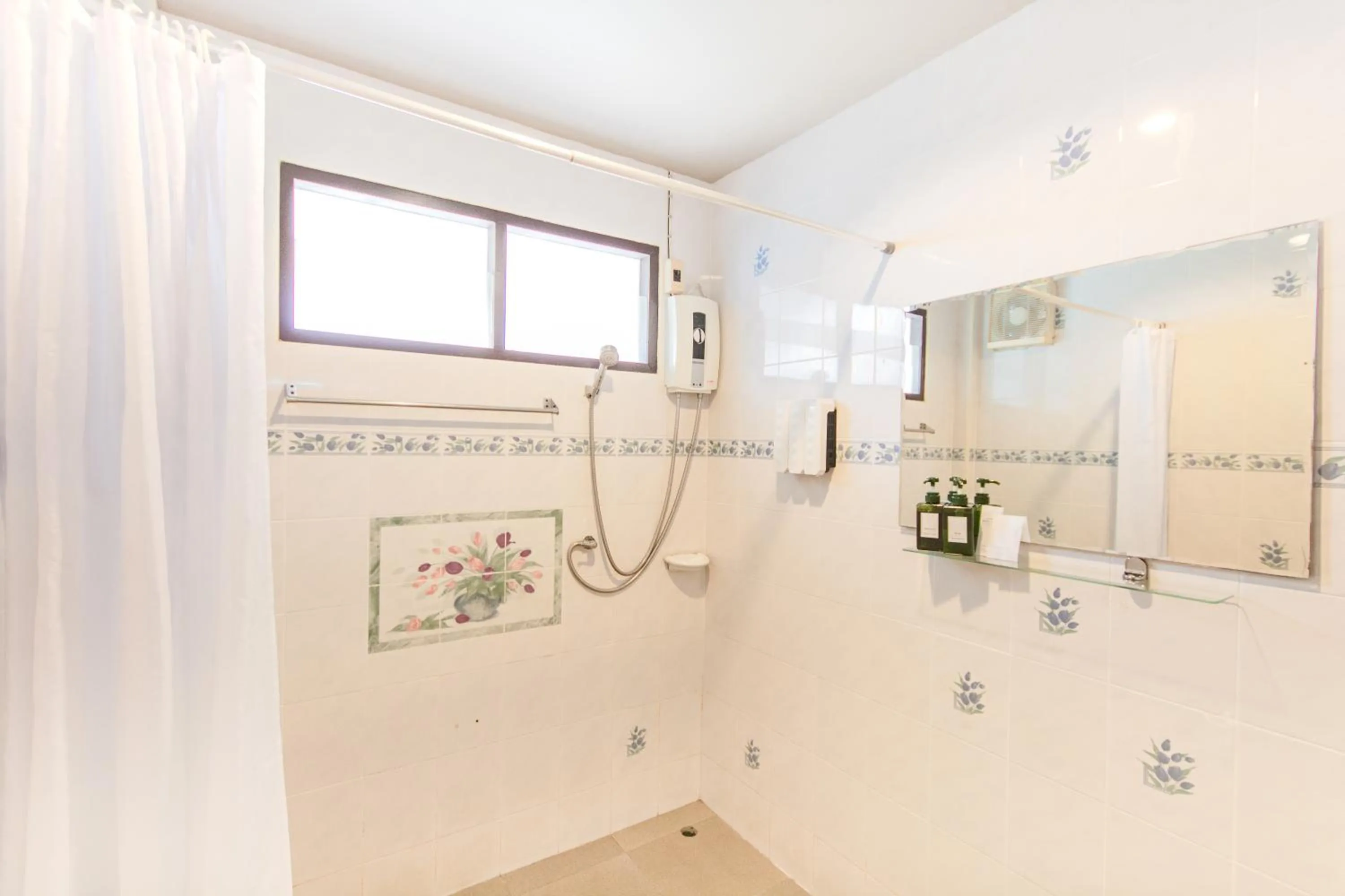 Shower in Baan Tah On The Sea