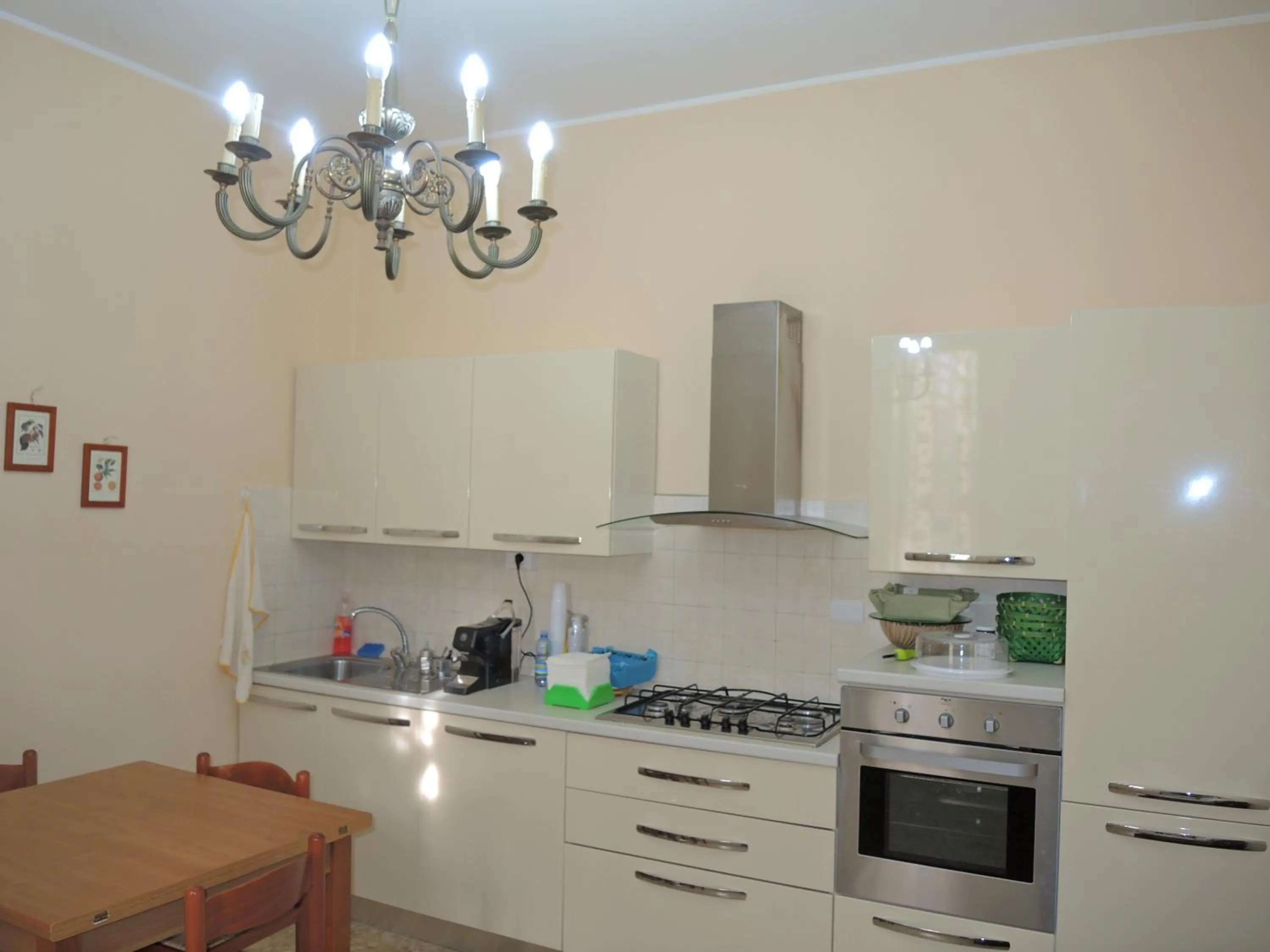 Communal kitchen in La Casa Di Ermelinda