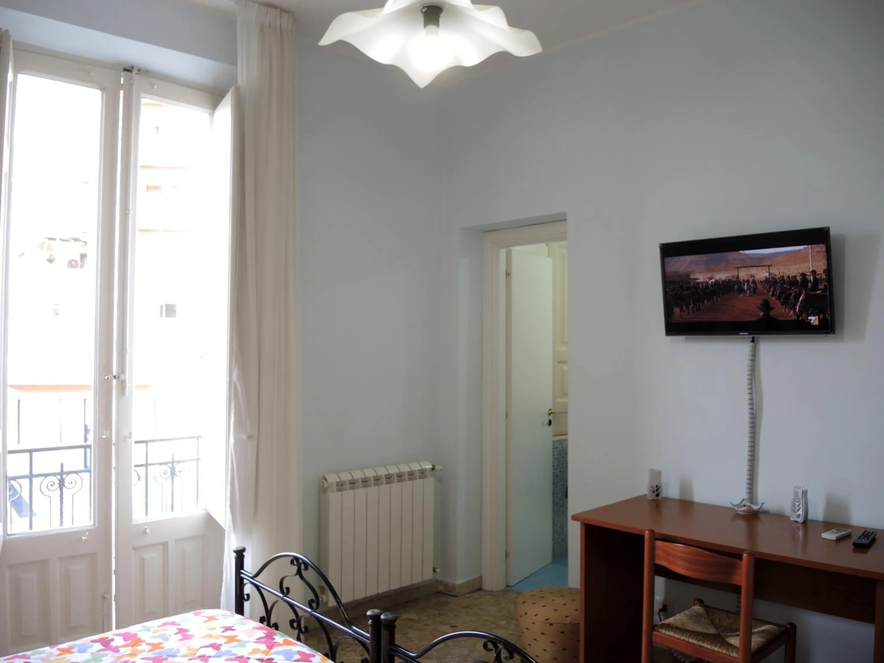 Photo of the whole room, Bed in La Casa Di Ermelinda