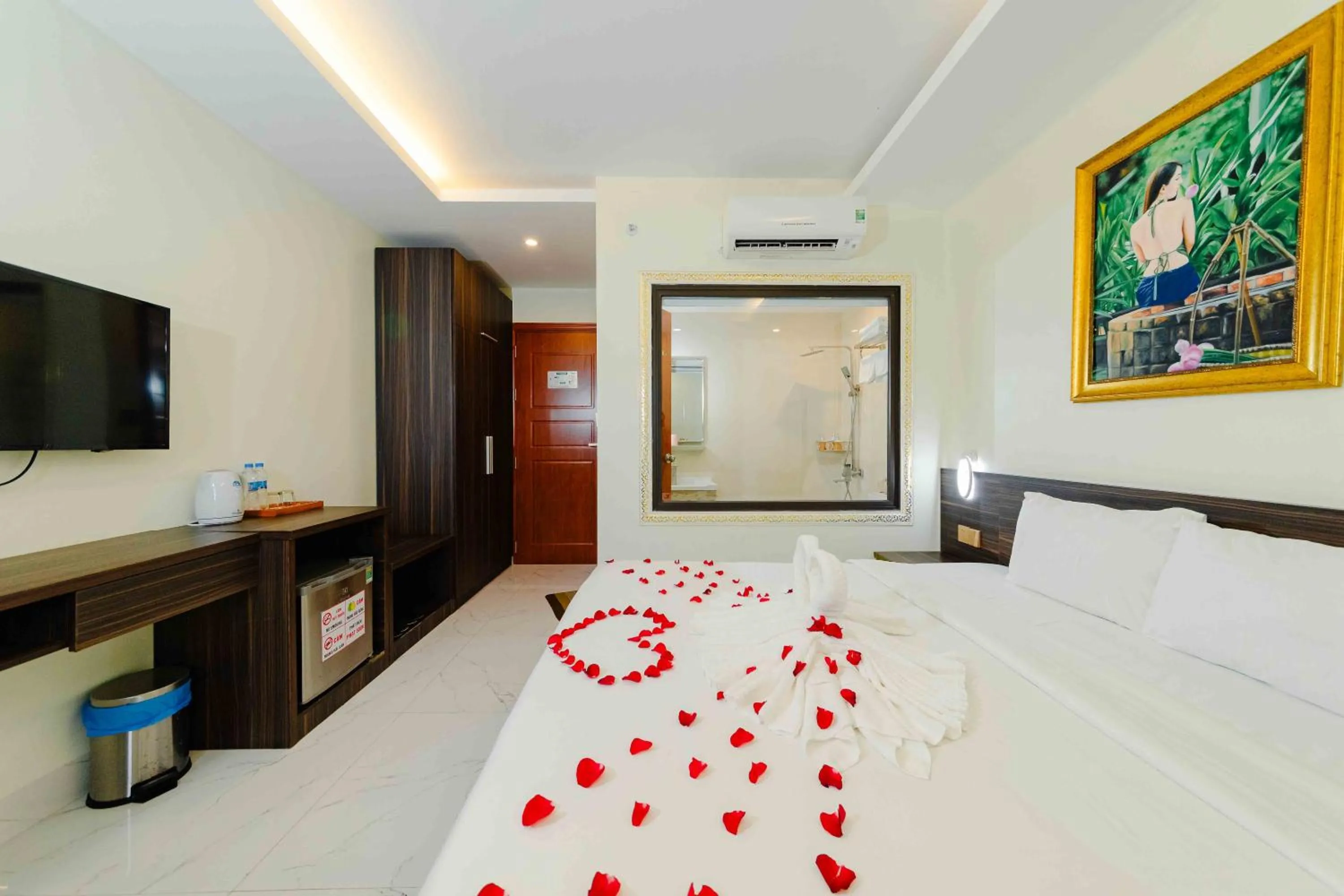 Photo of the whole room, Bed in Sin OAE