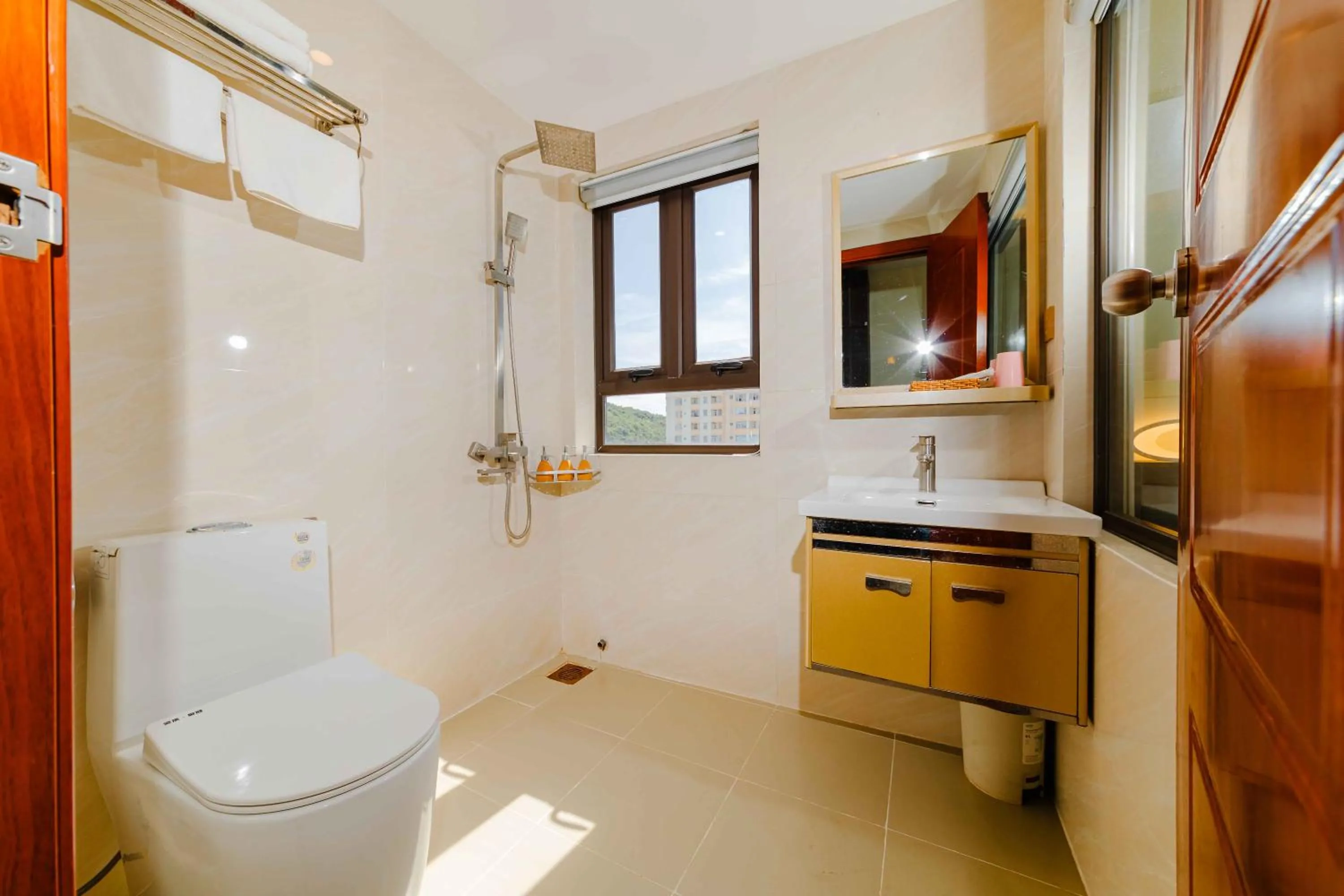 Shower in Sin OAE