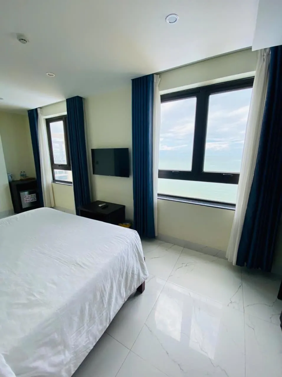 Photo of the whole room, Bed in Sin OAE