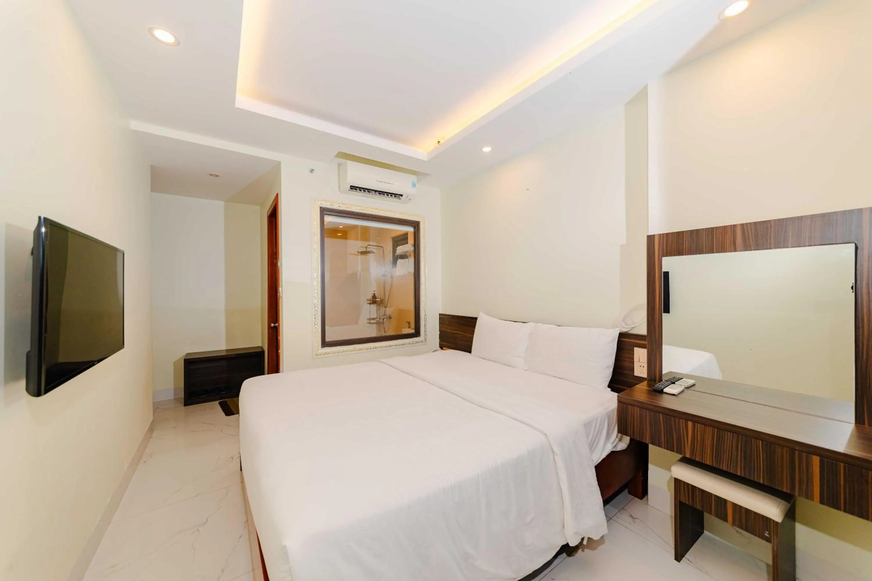 Photo of the whole room, Bed in Sin OAE