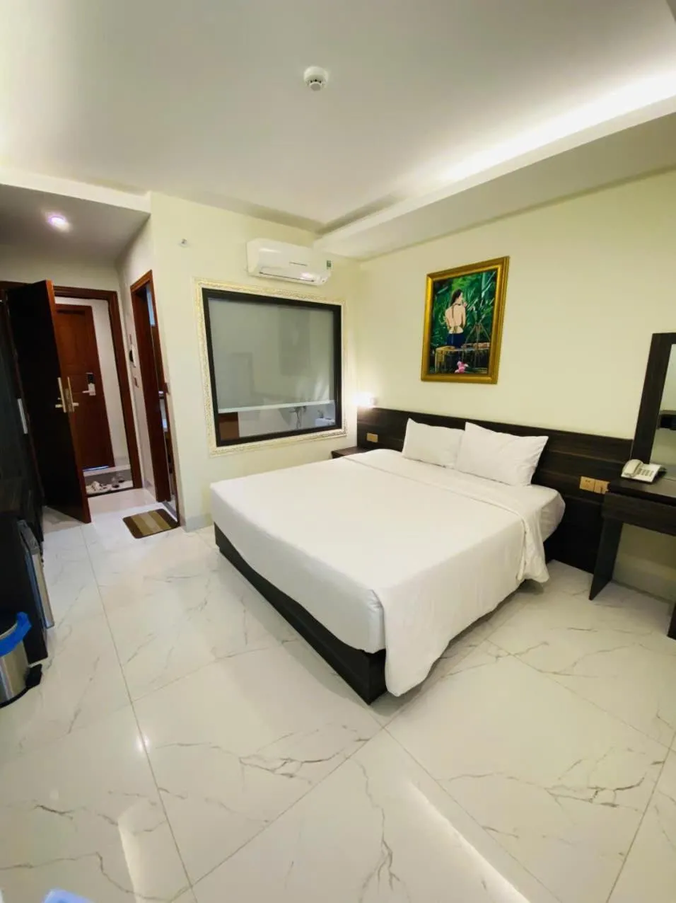 Photo of the whole room, Bed in Sin OAE