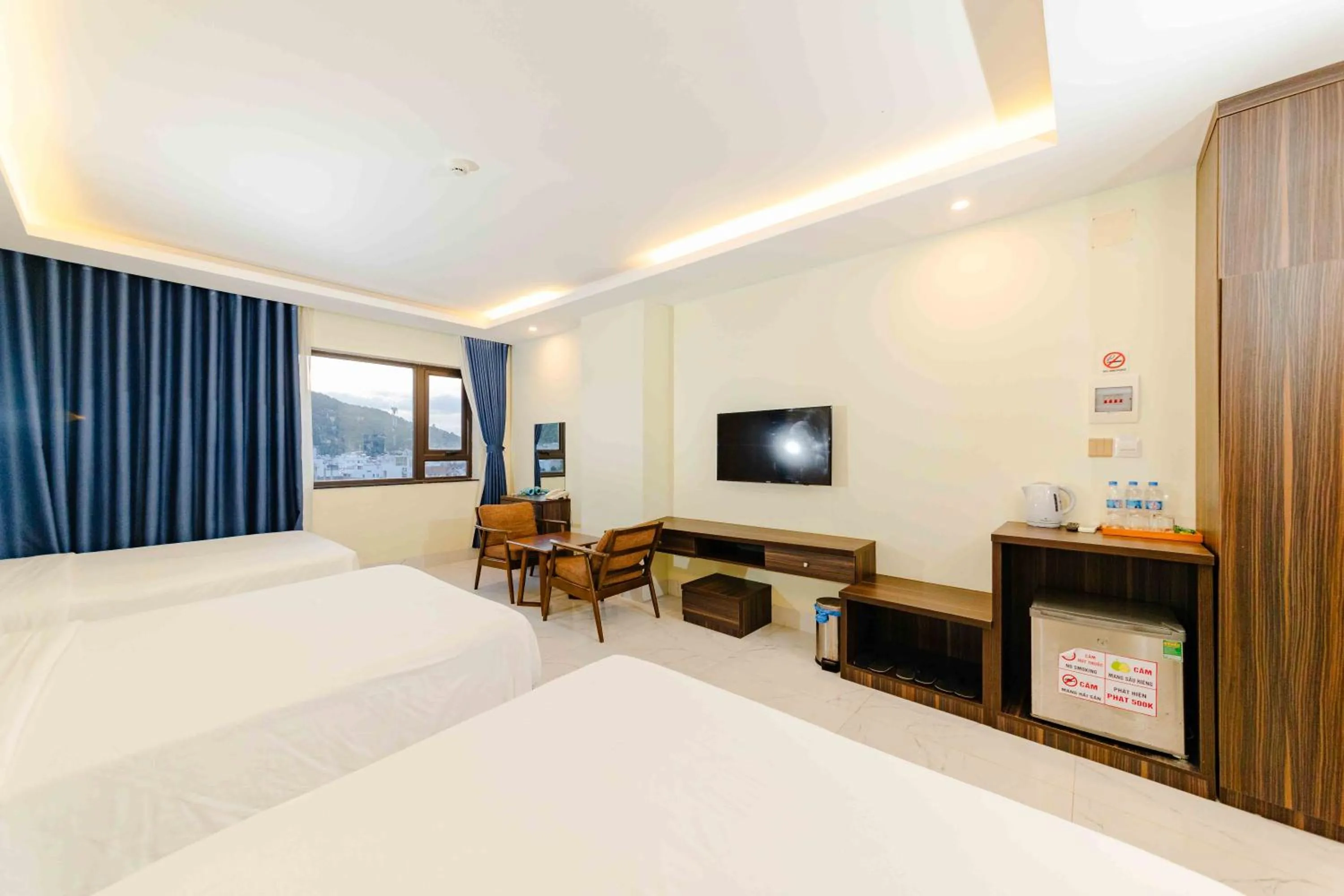Communal lounge/ TV room, Bed in Sin OAE