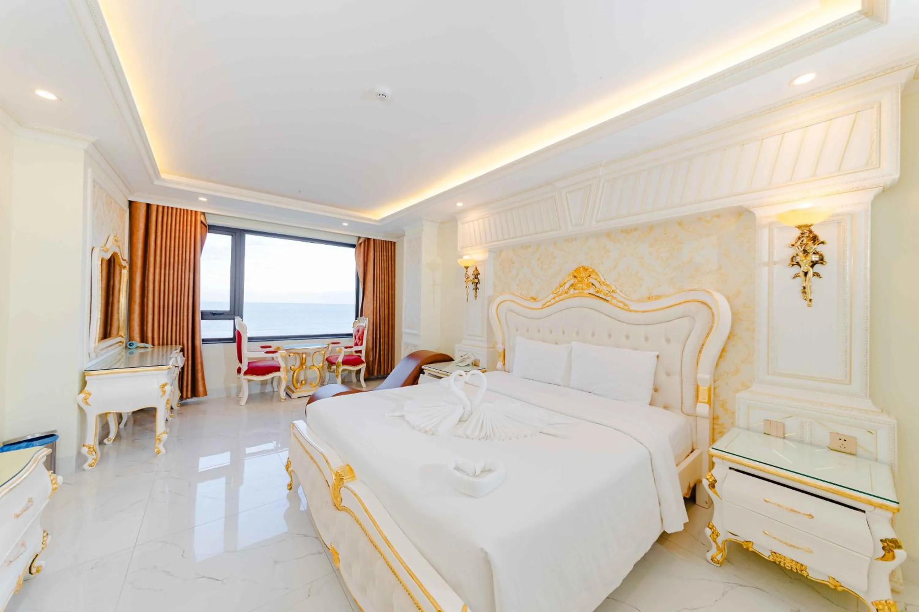 Photo of the whole room, Bed in Sin OAE