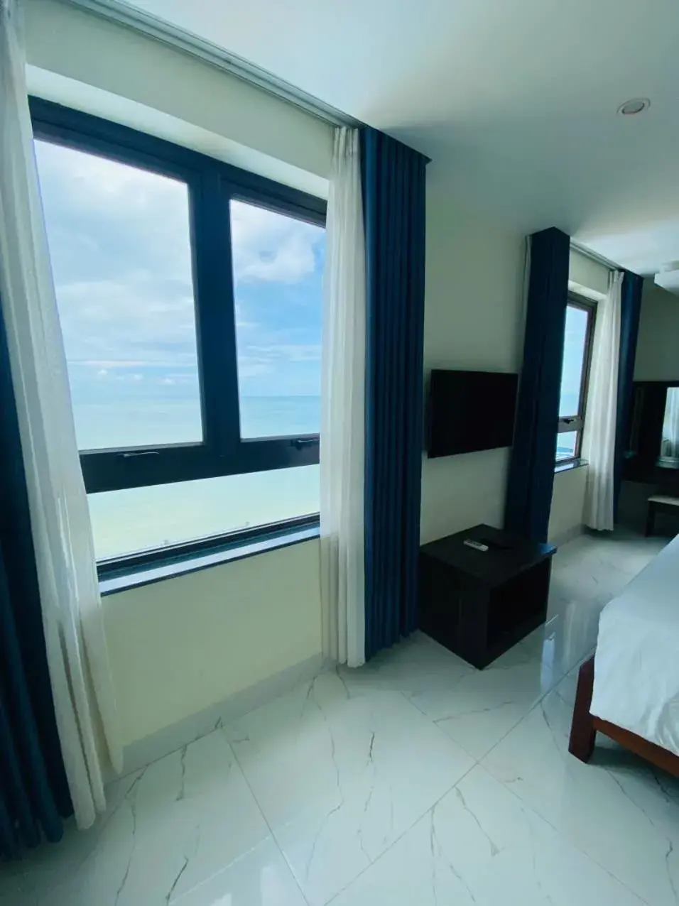 Deluxe Double Room with Sea View in Sin OAE Deluxe Double Room with Sea View in Sin OAE