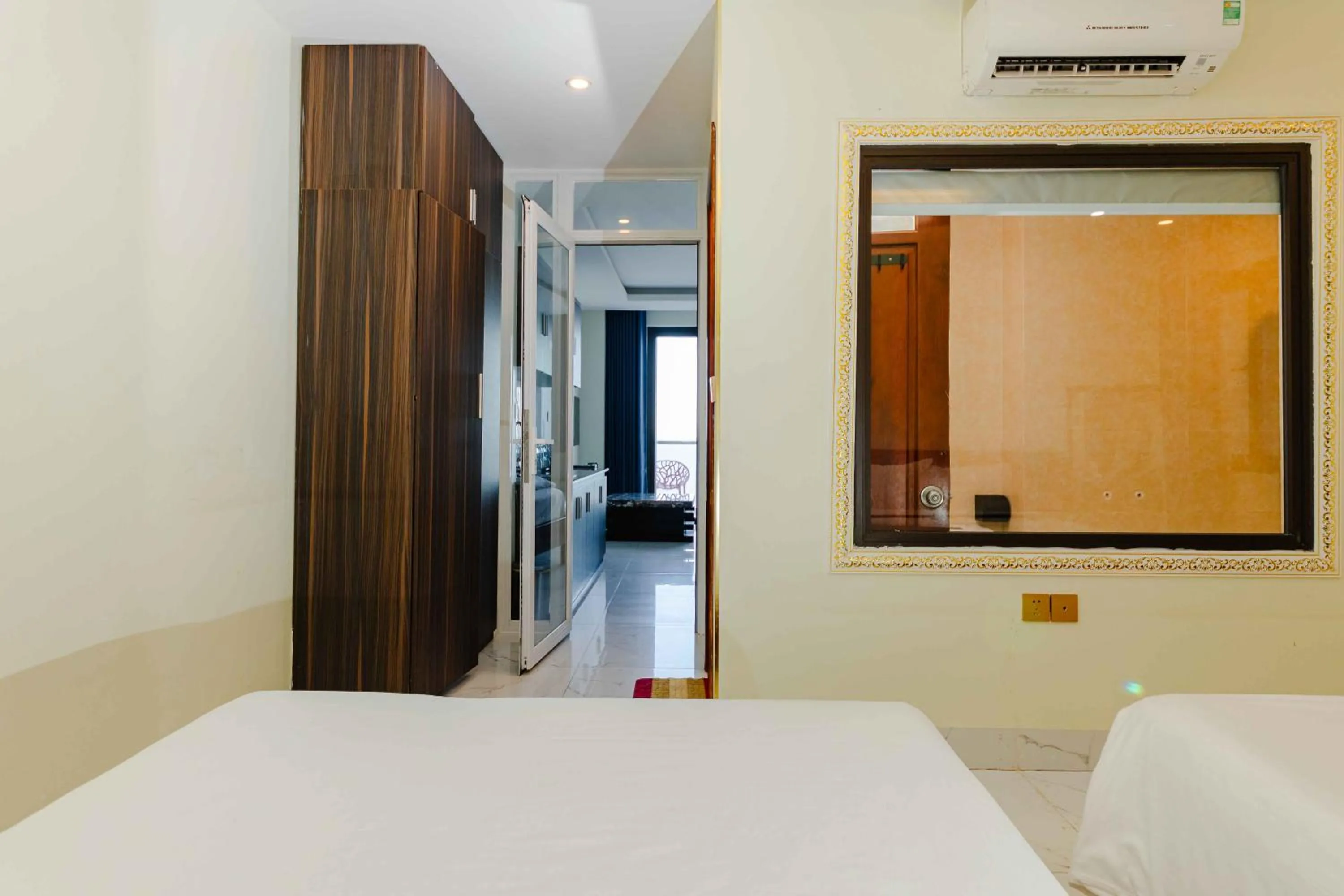Photo of the whole room, Bed in Sin OAE