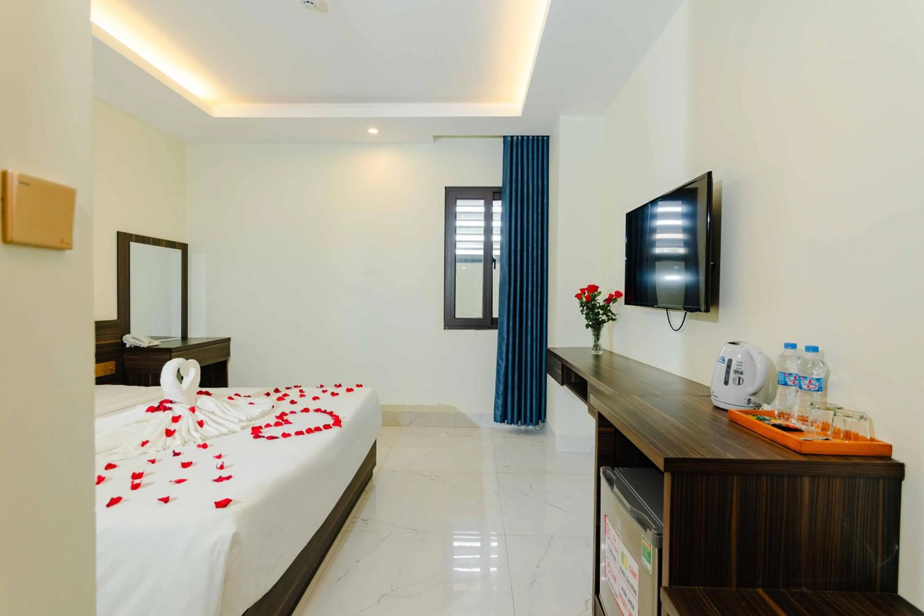 Photo of the whole room, Bed in Sin OAE
