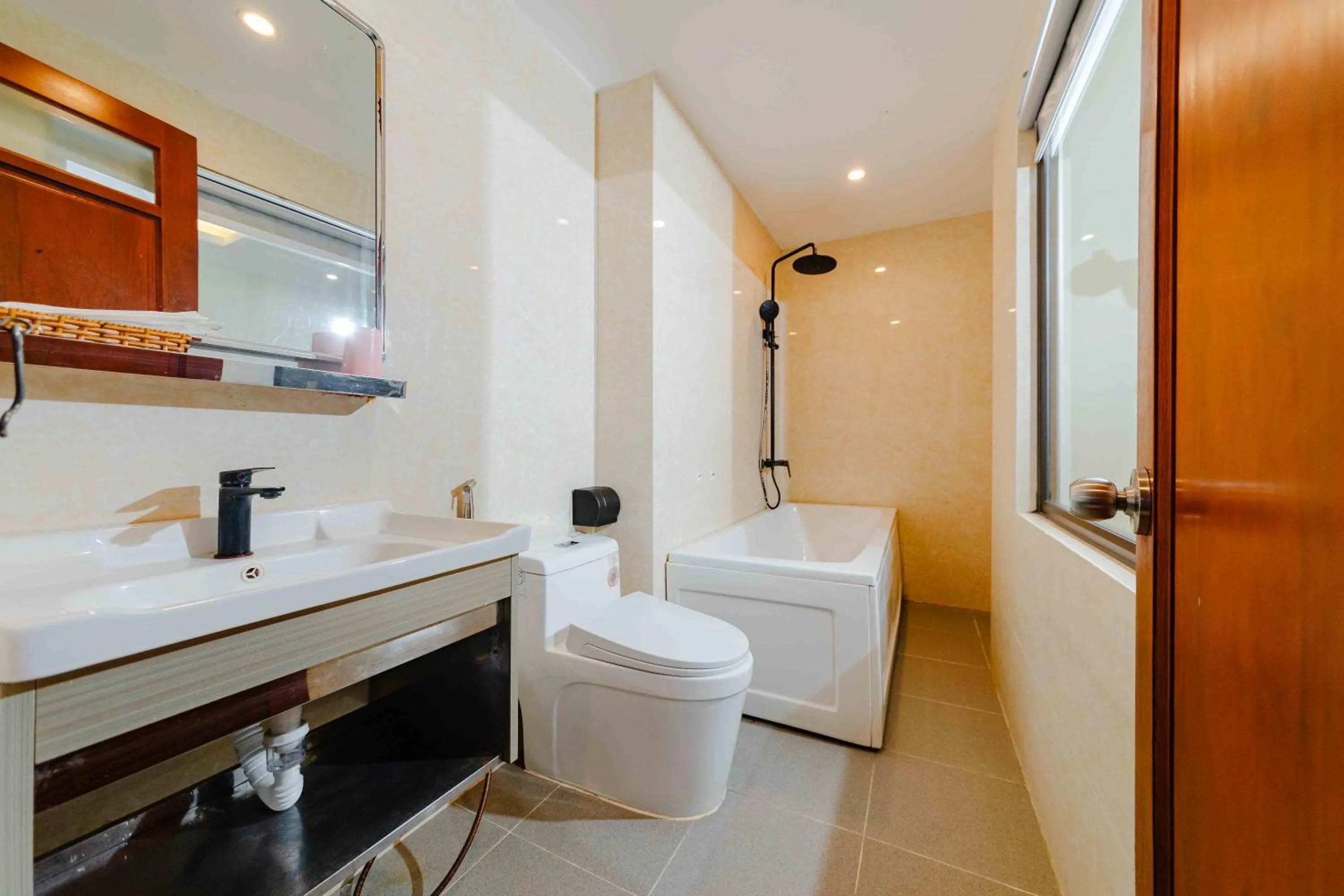 Shower in Sin OAE