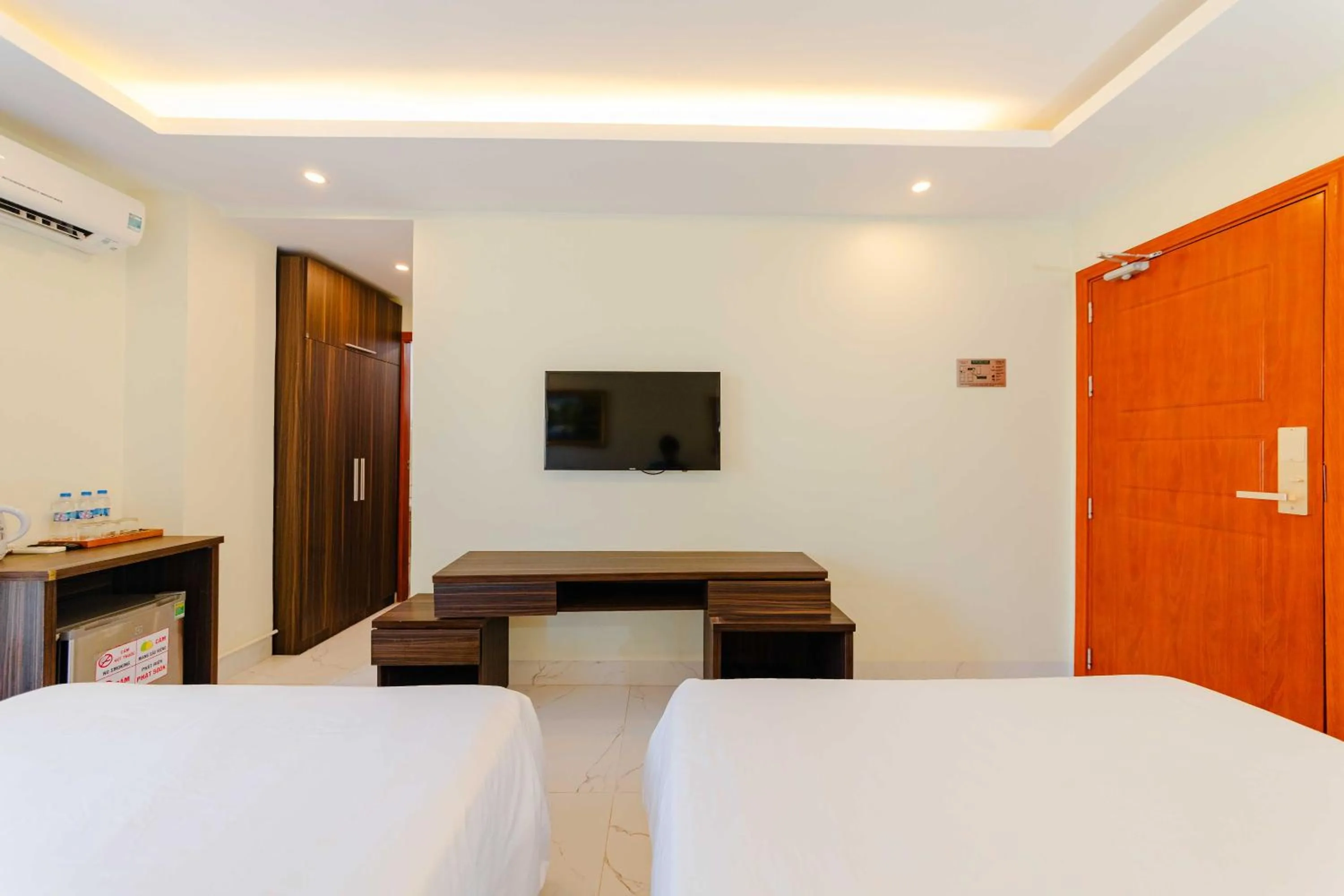 Communal lounge/ TV room, Bed in Sin OAE