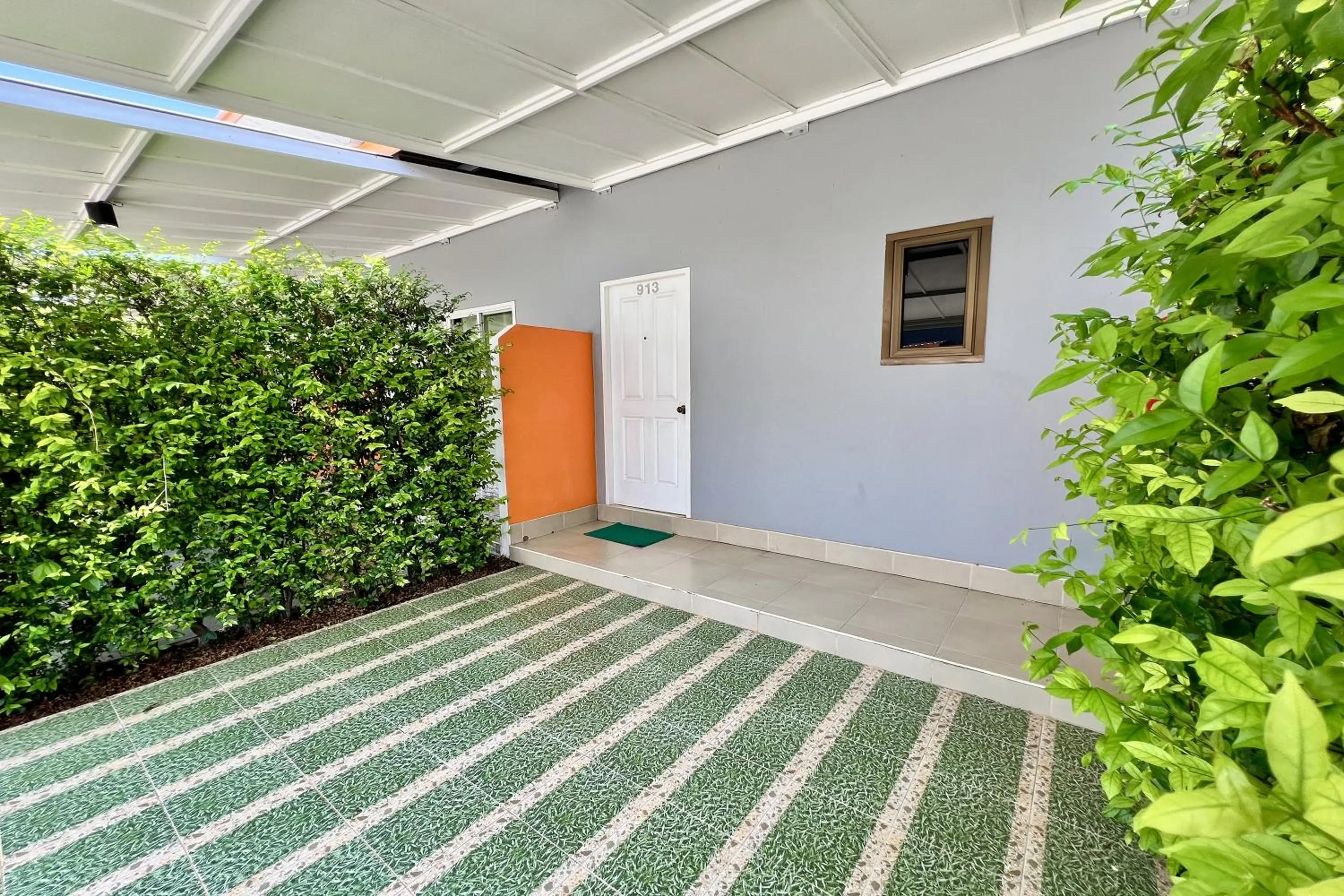 Garden view in Full House Udon