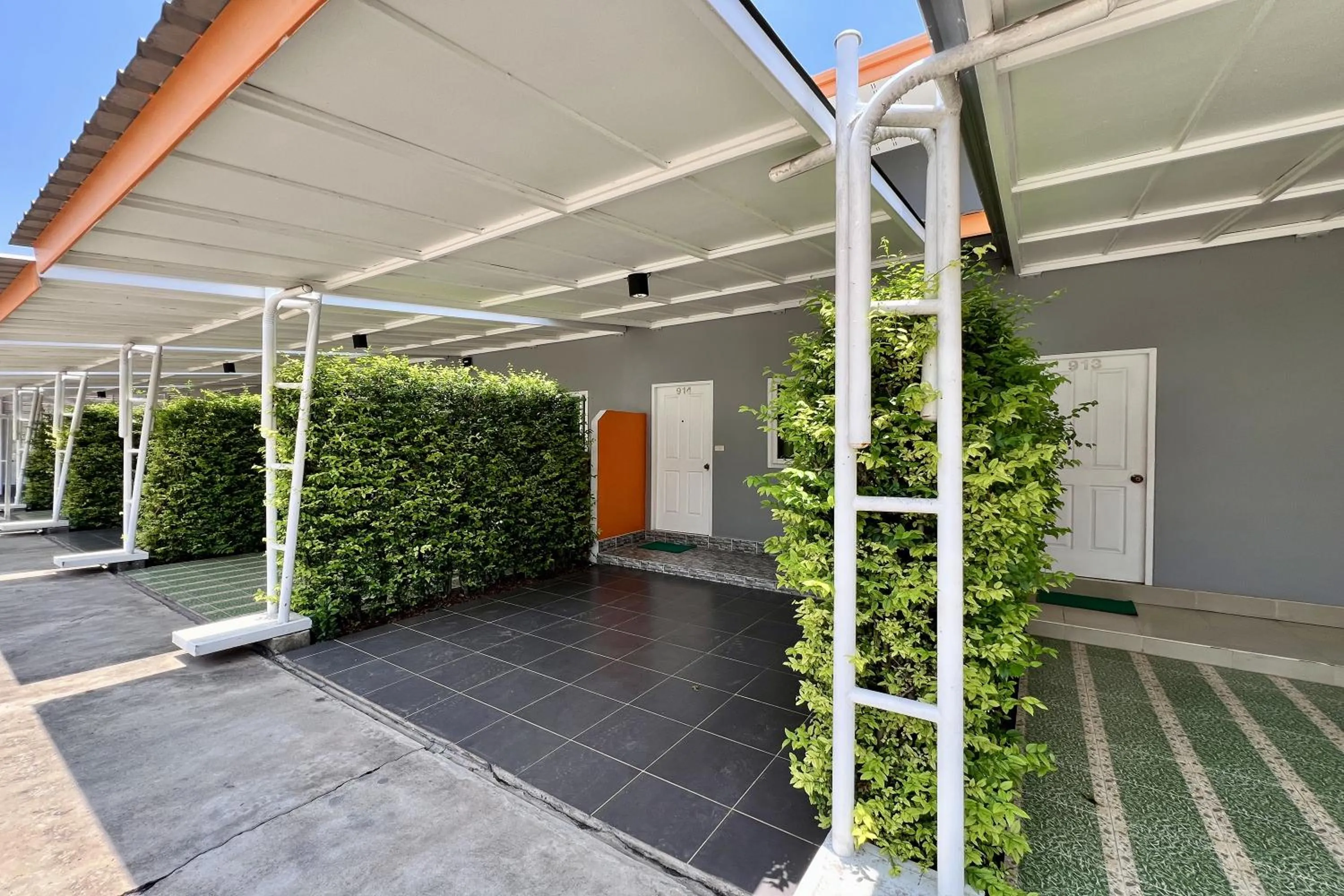 Property building in Full House Udon