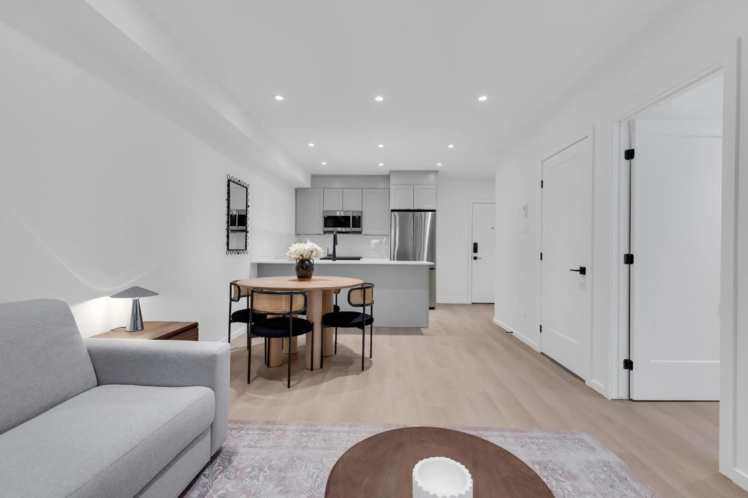 One-Bedroom Apartment in Le Victoria Midtown Mtl