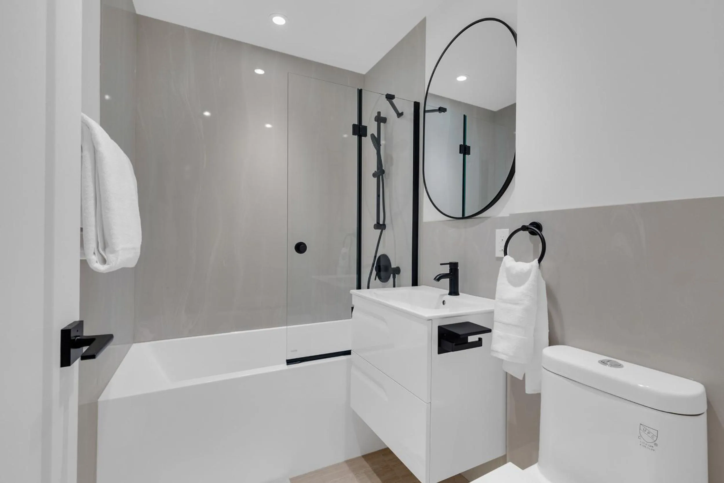 Le Victoria Midtown Mtl