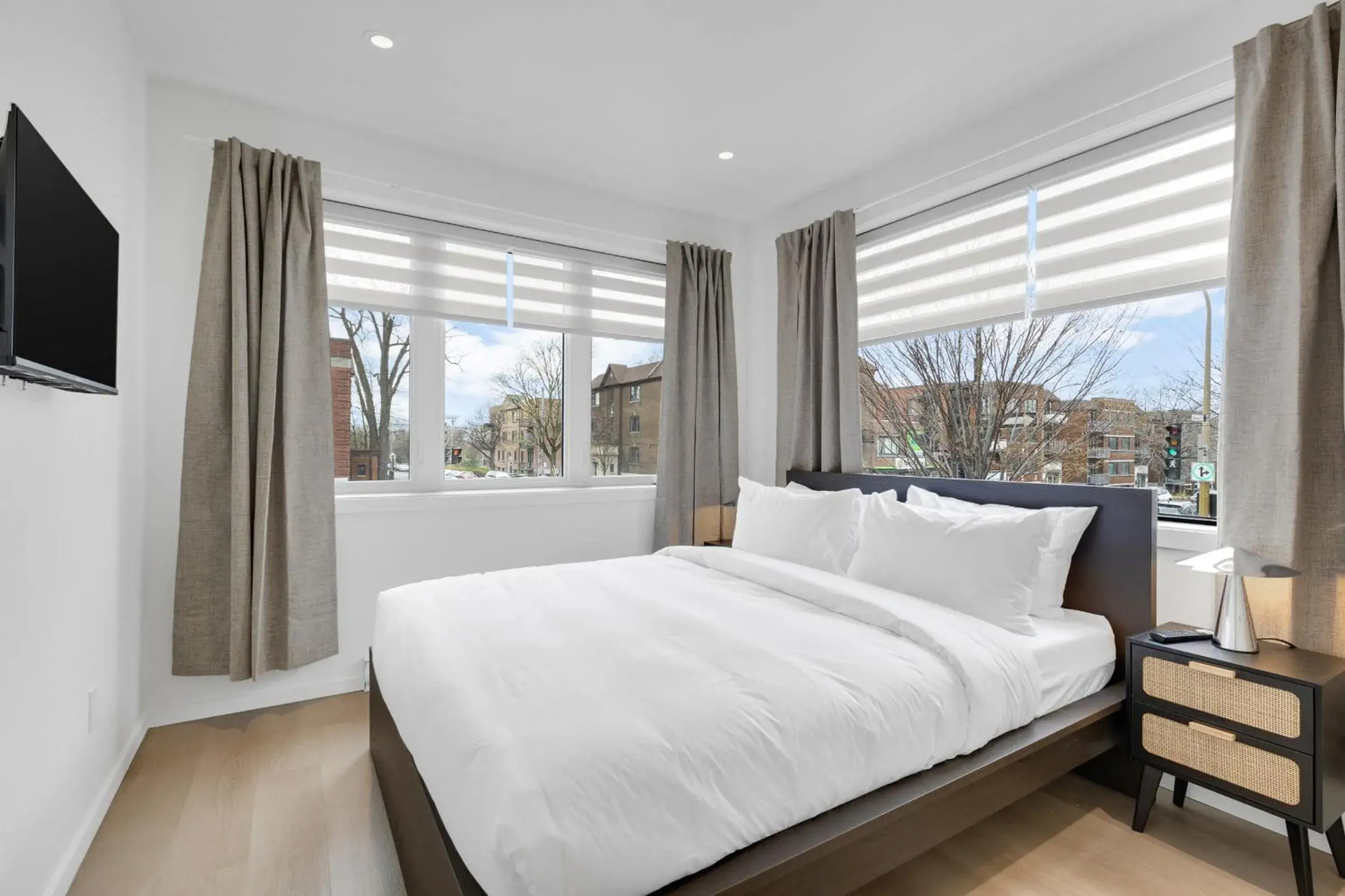 Two-Bedroom Apartment in Le Victoria Midtown Mtl Two-Bedroom Apartment in Le Victoria Midtown Mtl