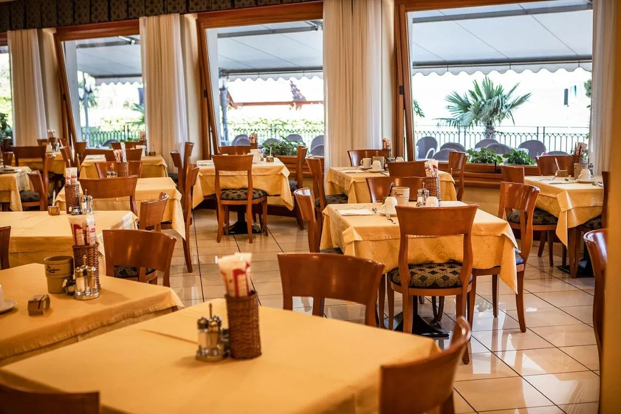 Lake view in Hotel Astoria - 3stelle S