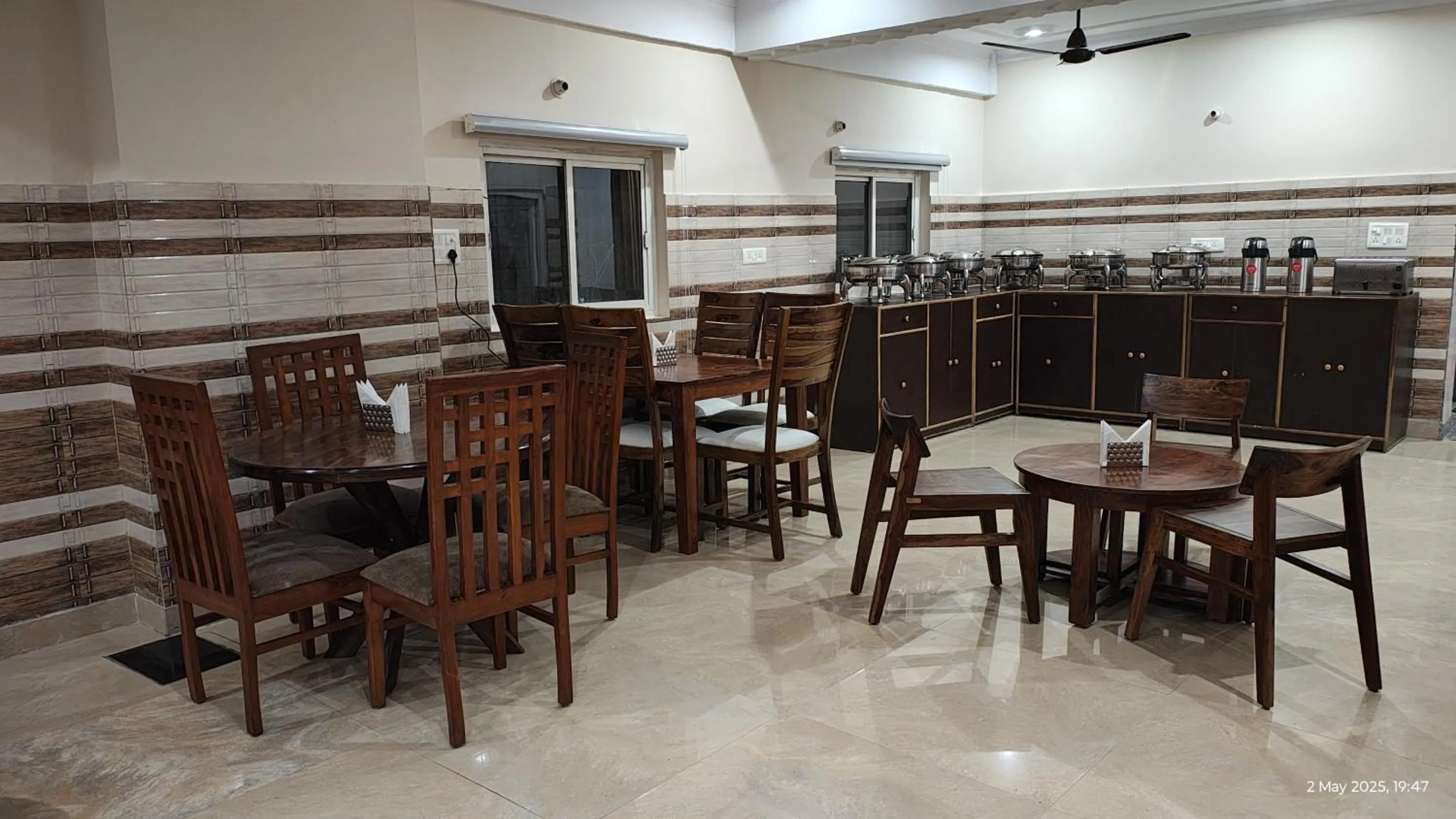 Restaurant/places to eat in Ai 360 Degree Hotel Lansdowne